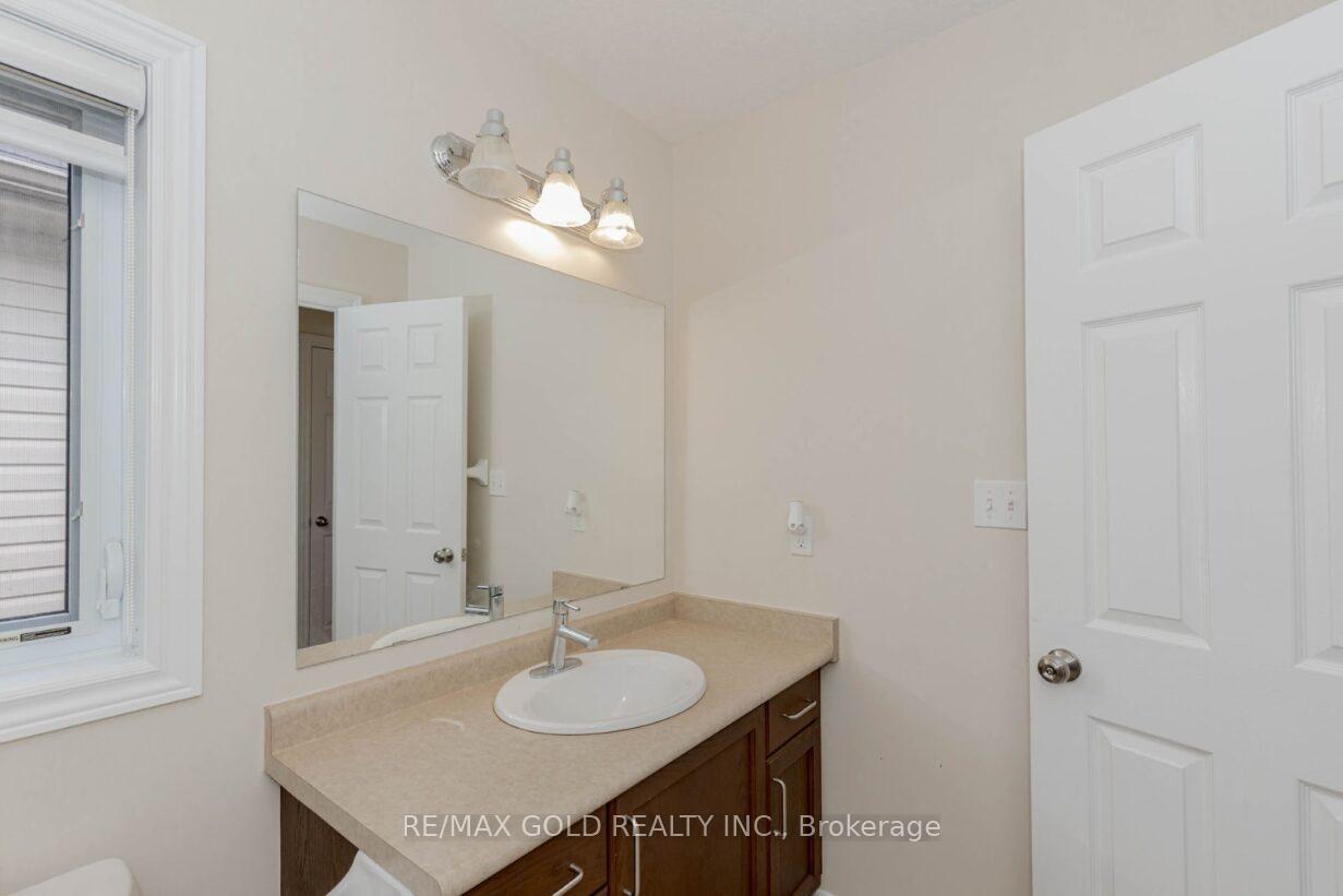 Photo 36 of 47 Hinrichs Crescent, Cambridge — HOMEH