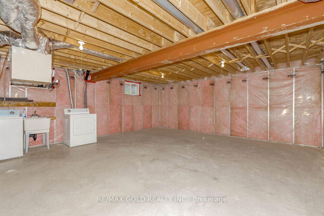 Photo 37 of 47 Hinrichs Crescent, Cambridge — HOMEH