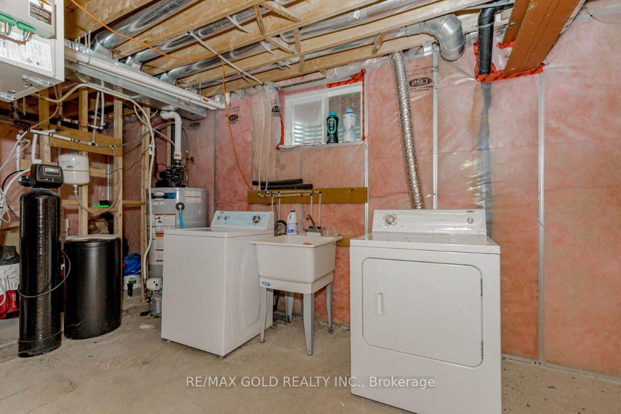 Photo 40 of 47 Hinrichs Crescent, Cambridge — HOMEH