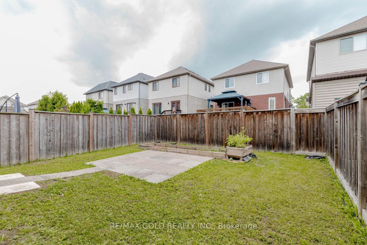 Photo 41 of 47 Hinrichs Crescent, Cambridge — HOMEH