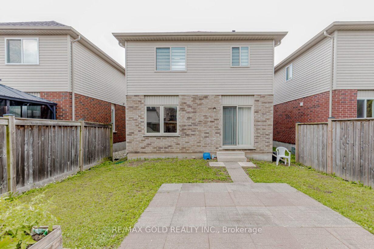 Photo 42 of 47 Hinrichs Crescent, Cambridge — HOMEH