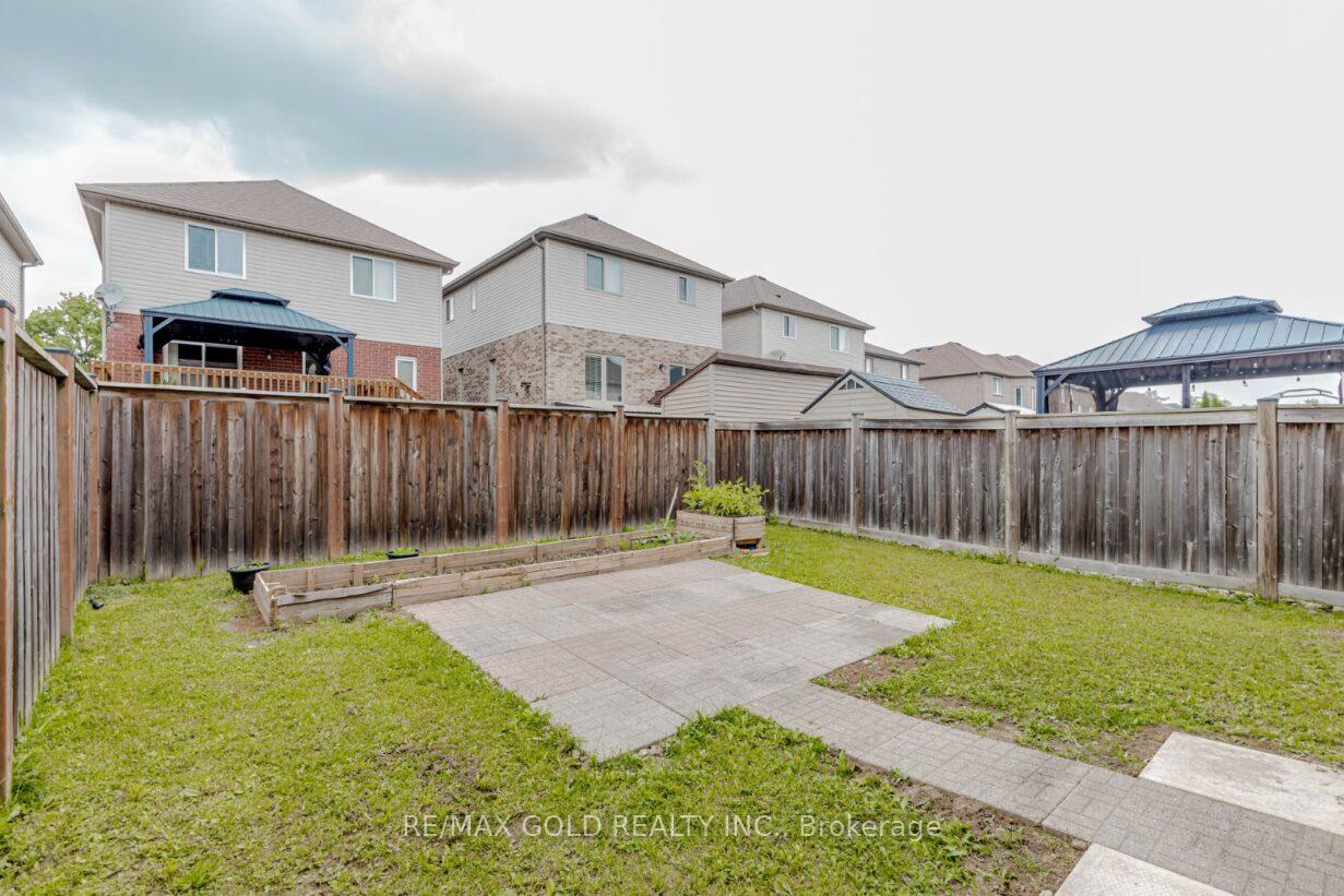 Photo 44 of 47 Hinrichs Crescent, Cambridge — HOMEH