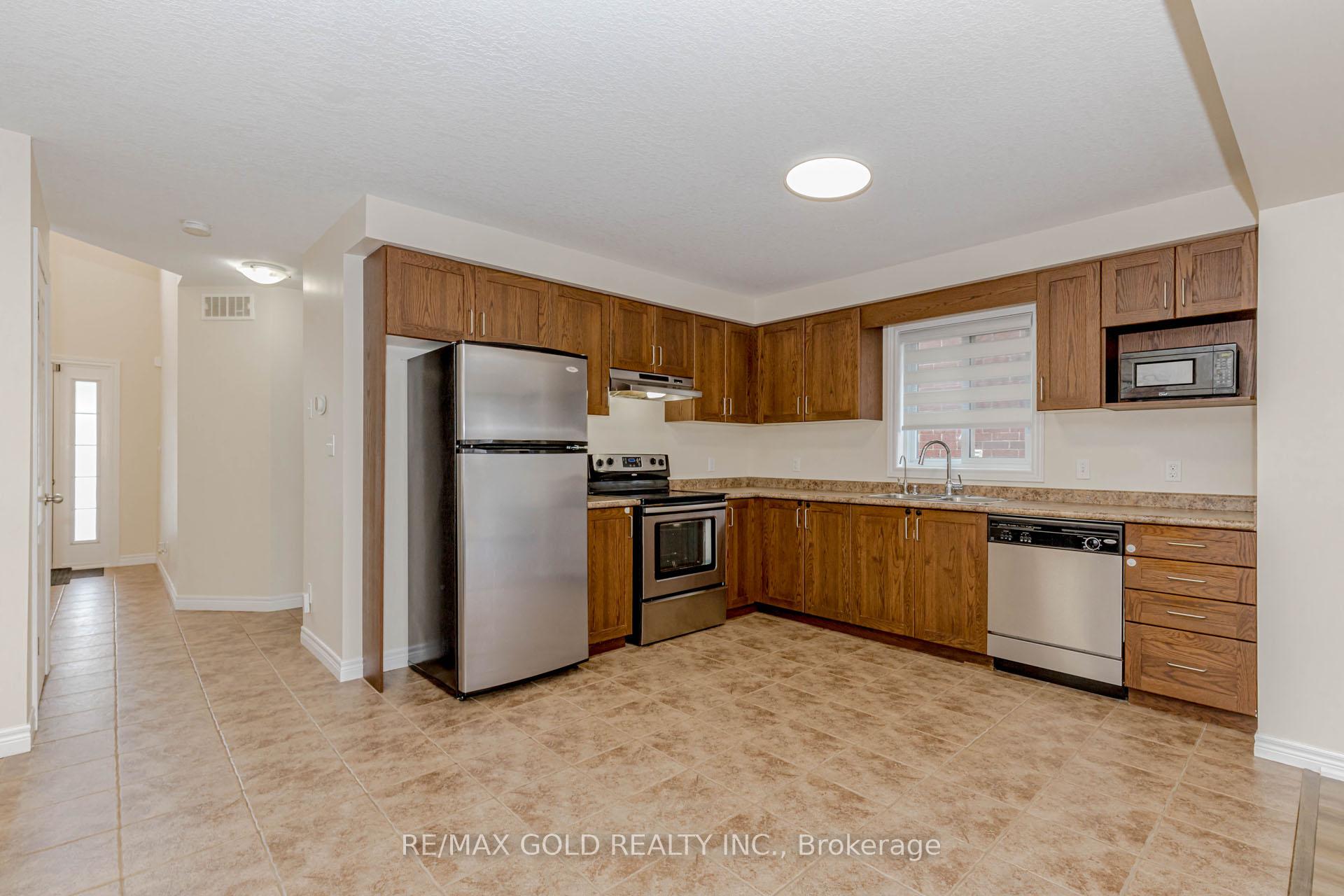Photo 46 of 47 Hinrichs Crescent, Cambridge — HOMEH