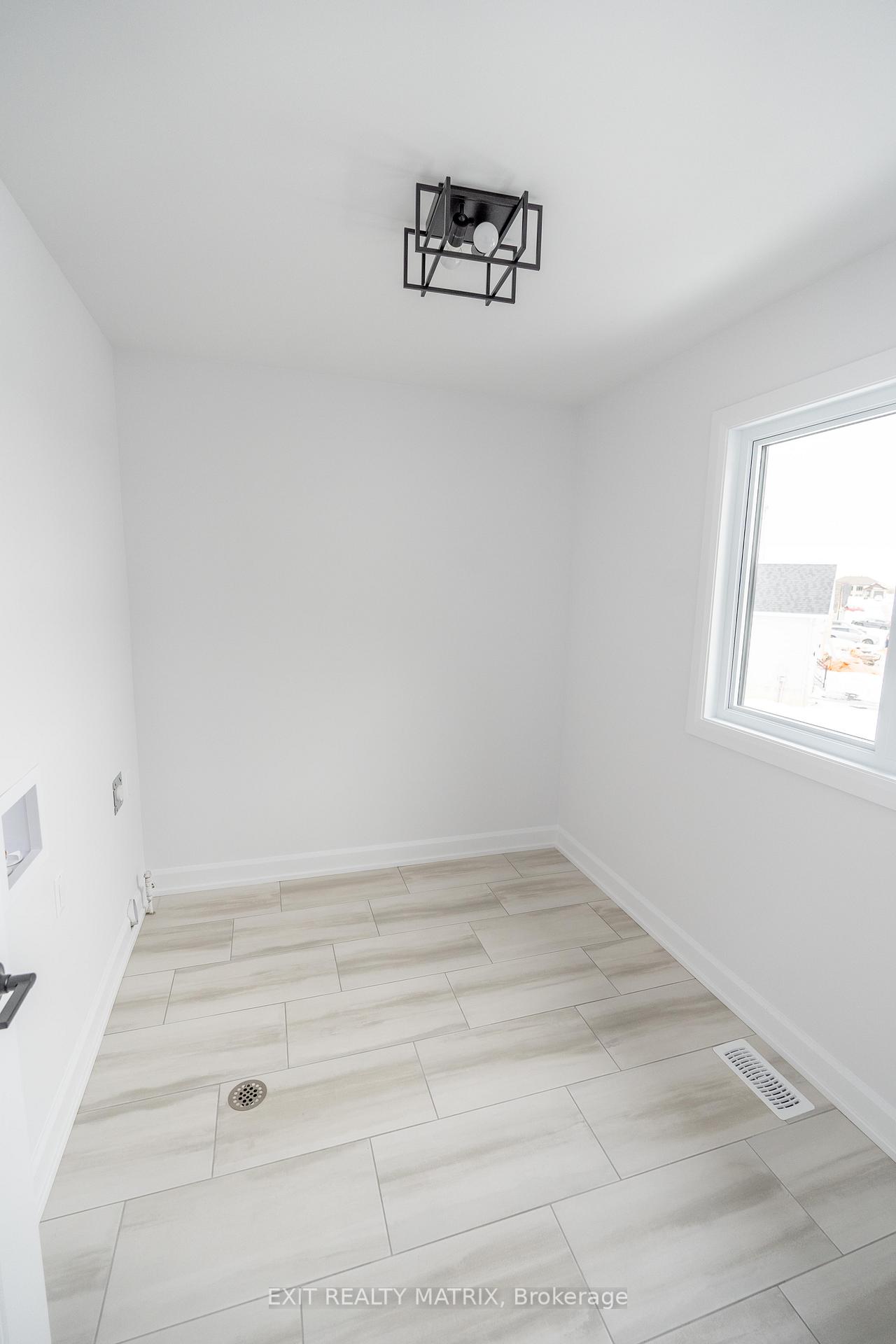 Photo 13 of 1409 Caroline Court, Cornwall — HOMEH