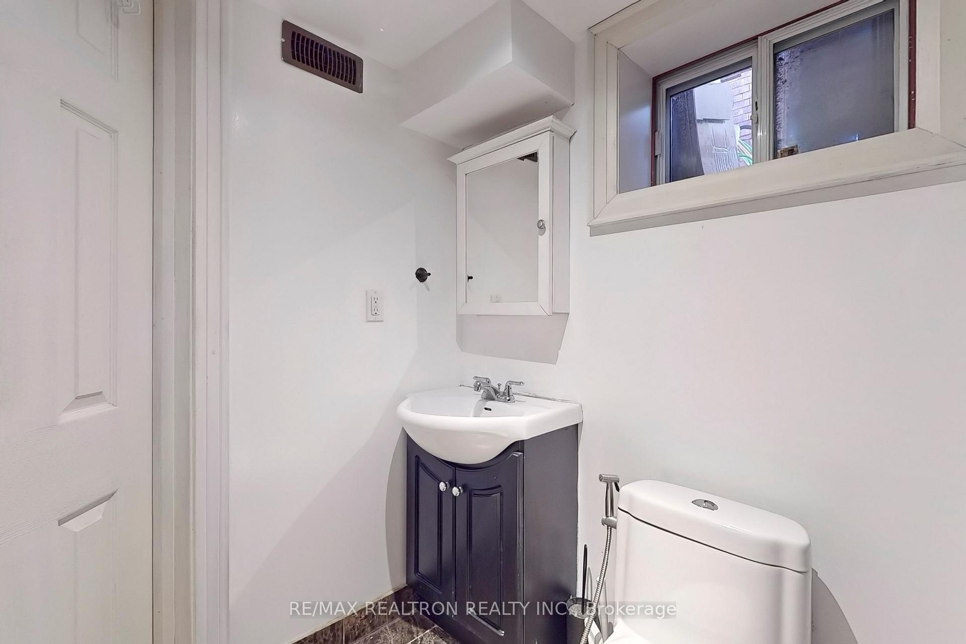 Photo 7 of Unit Basement, 88 Lawrence Avenue E, Toronto, Lawrence Park North — HOMEH