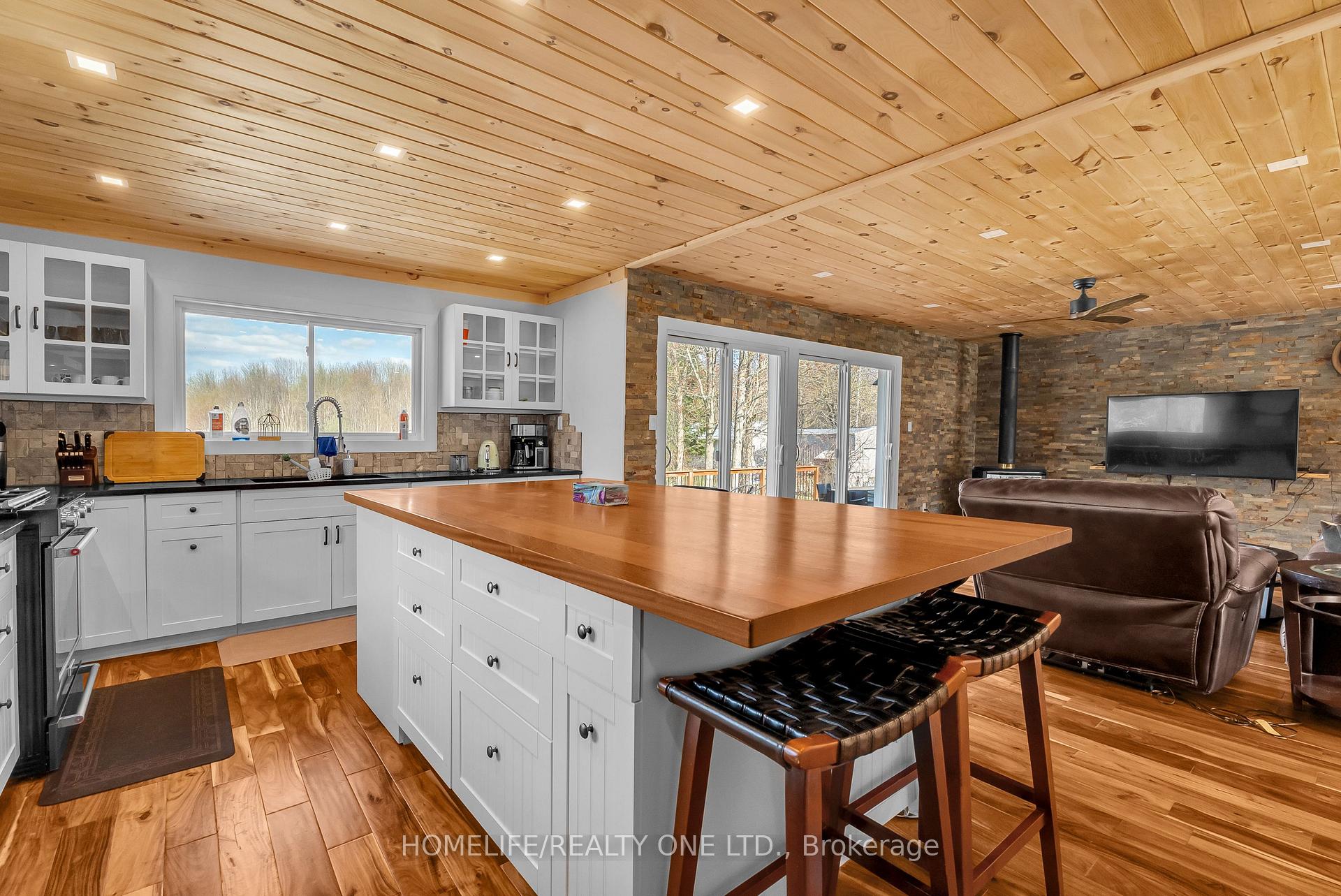 Photo 7 of 4055 Glenn Cedar Drive, Ramara, Rural Ramara — HOMEH