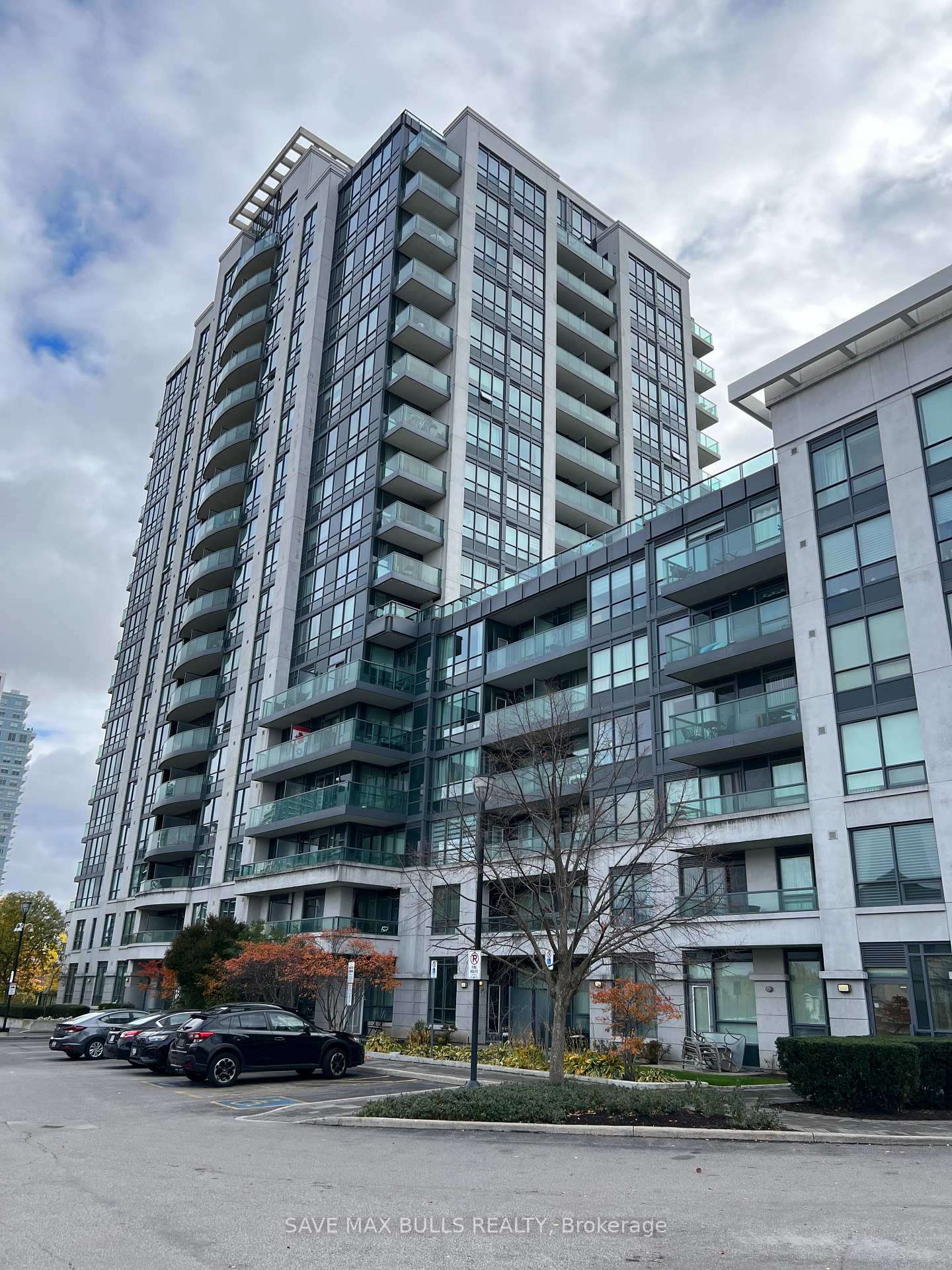 Front of Unit 1509, 20 North Park Road