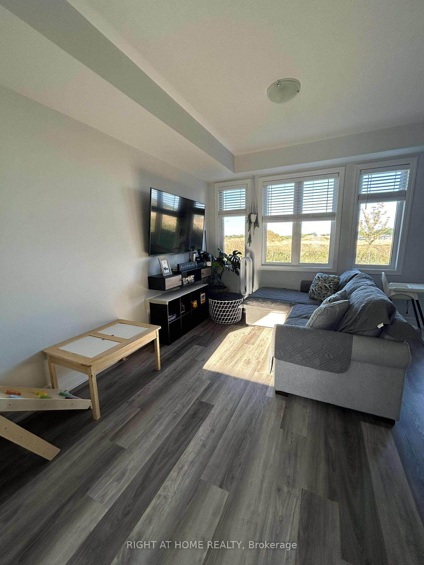 Photo 7 of 129 Union Boulevard, Wasaga Beach — HOMEH