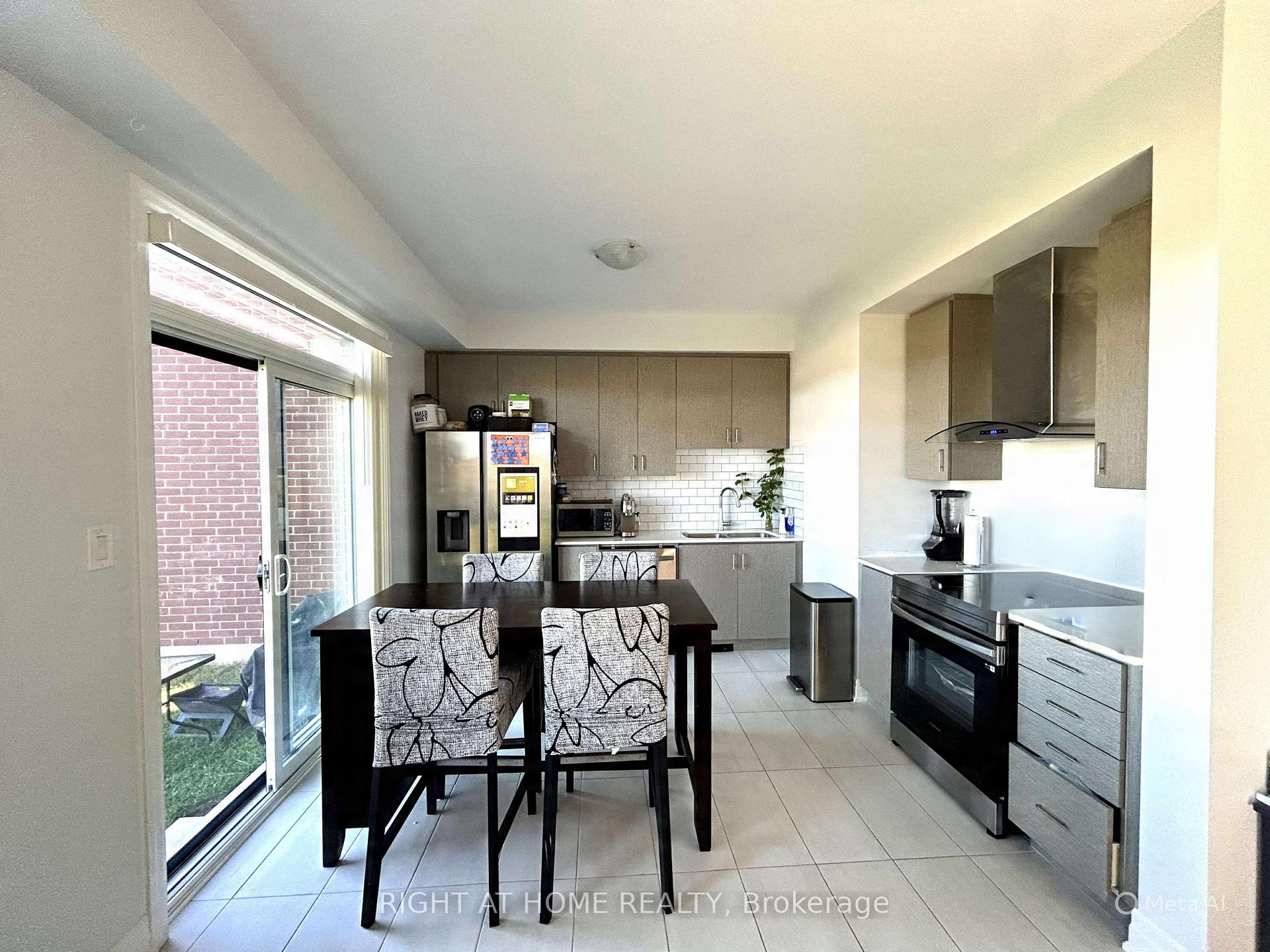 Photo 10 of 129 Union Boulevard, Wasaga Beach — HOMEH