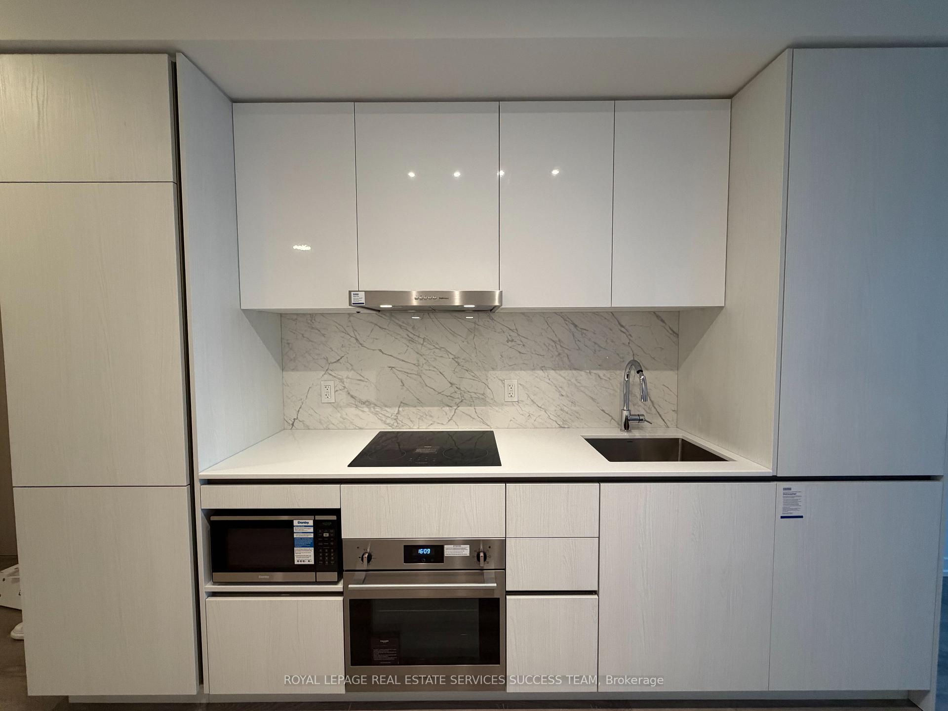 Photo 4 of Unit 1107, 8 Interchange Way, Vaughan, Vaughan Corporate Centre — HOMEH