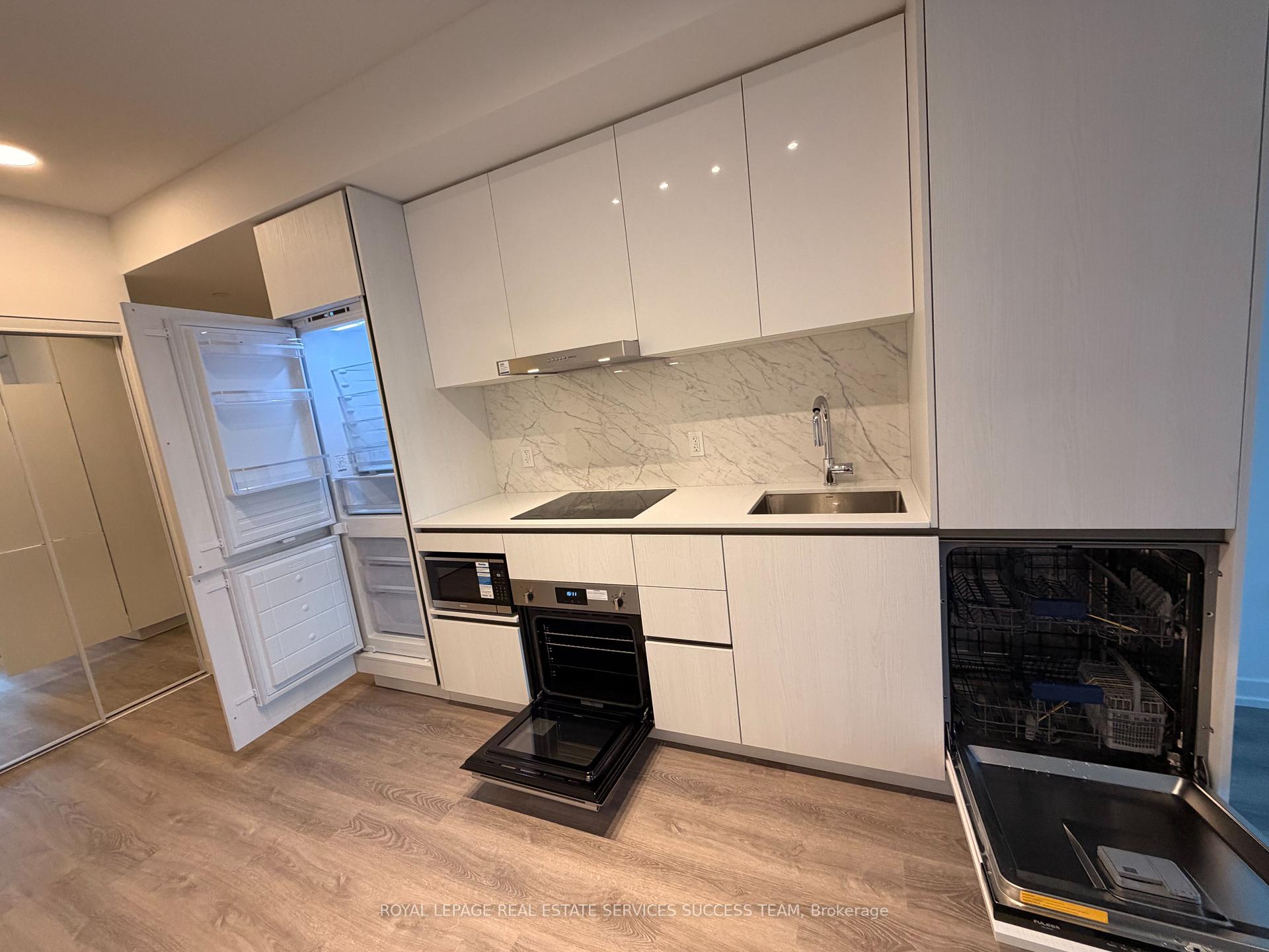 Photo 11 of Unit 1107, 8 Interchange Way, Vaughan, Vaughan Corporate Centre — HOMEH