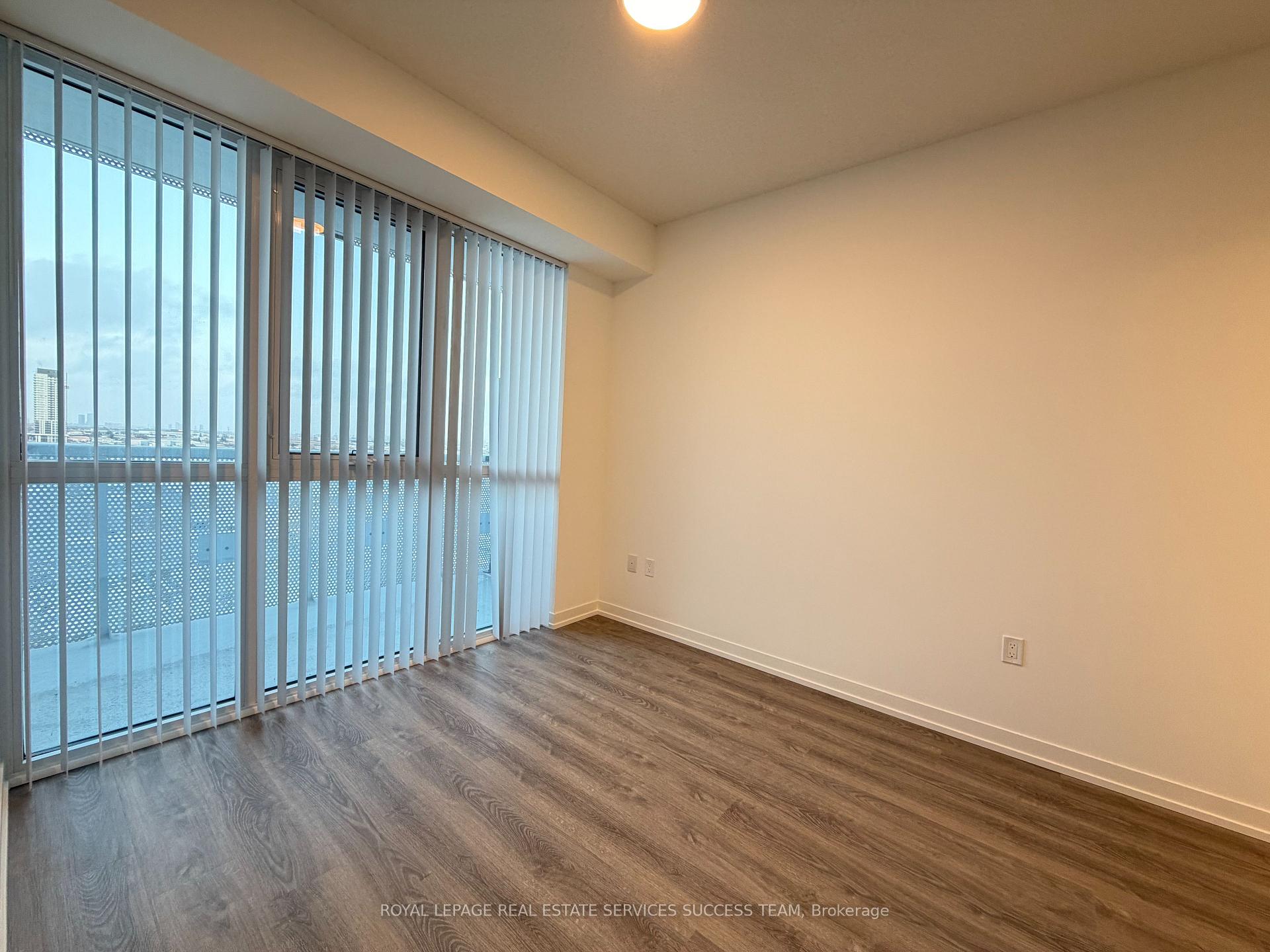 Photo 7 of Unit 1107, 8 Interchange Way, Vaughan, Vaughan Corporate Centre — HOMEH