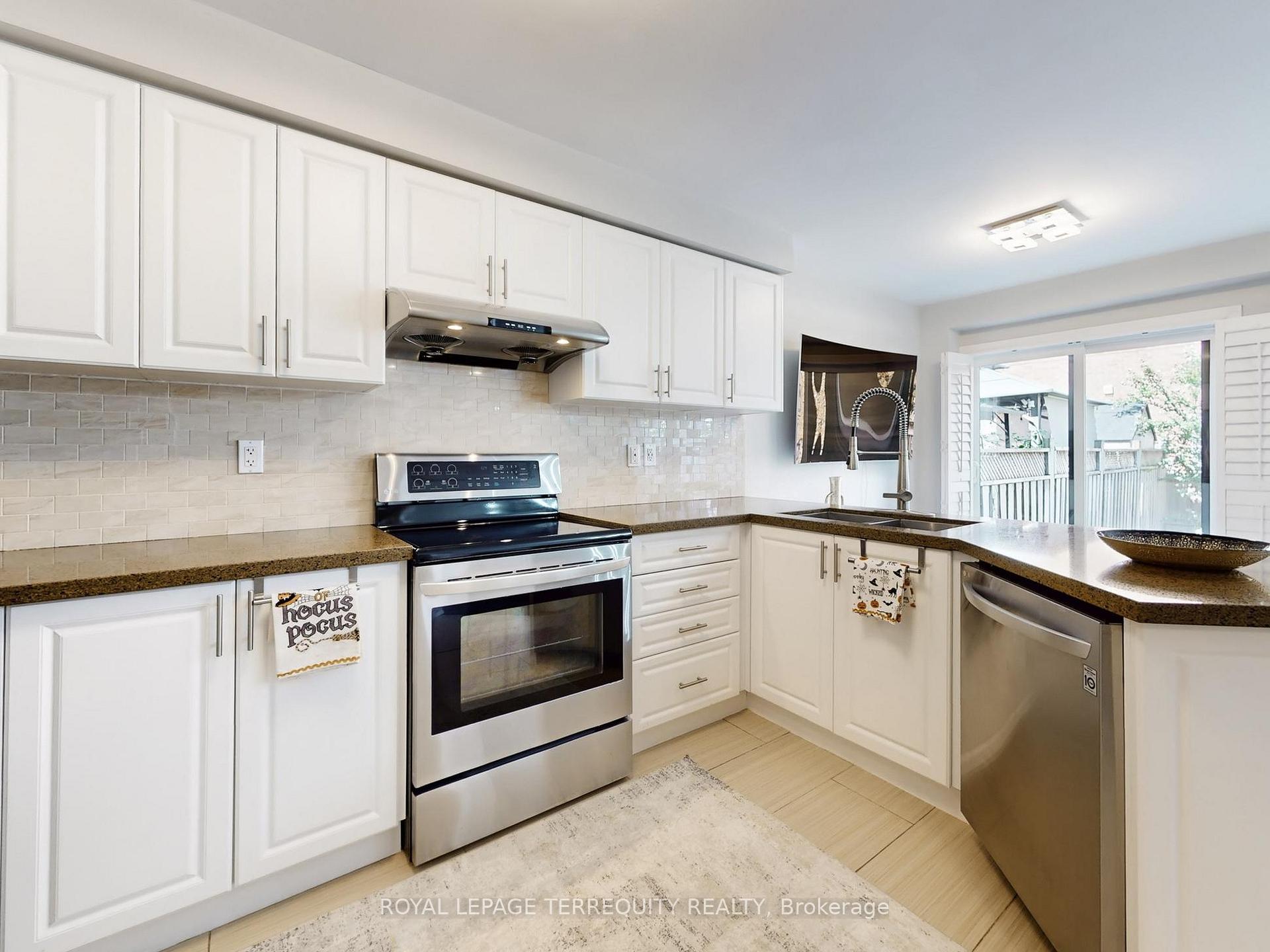 Photo 7 of 51 Tasker Crescent, Ajax, Central — HOMEH