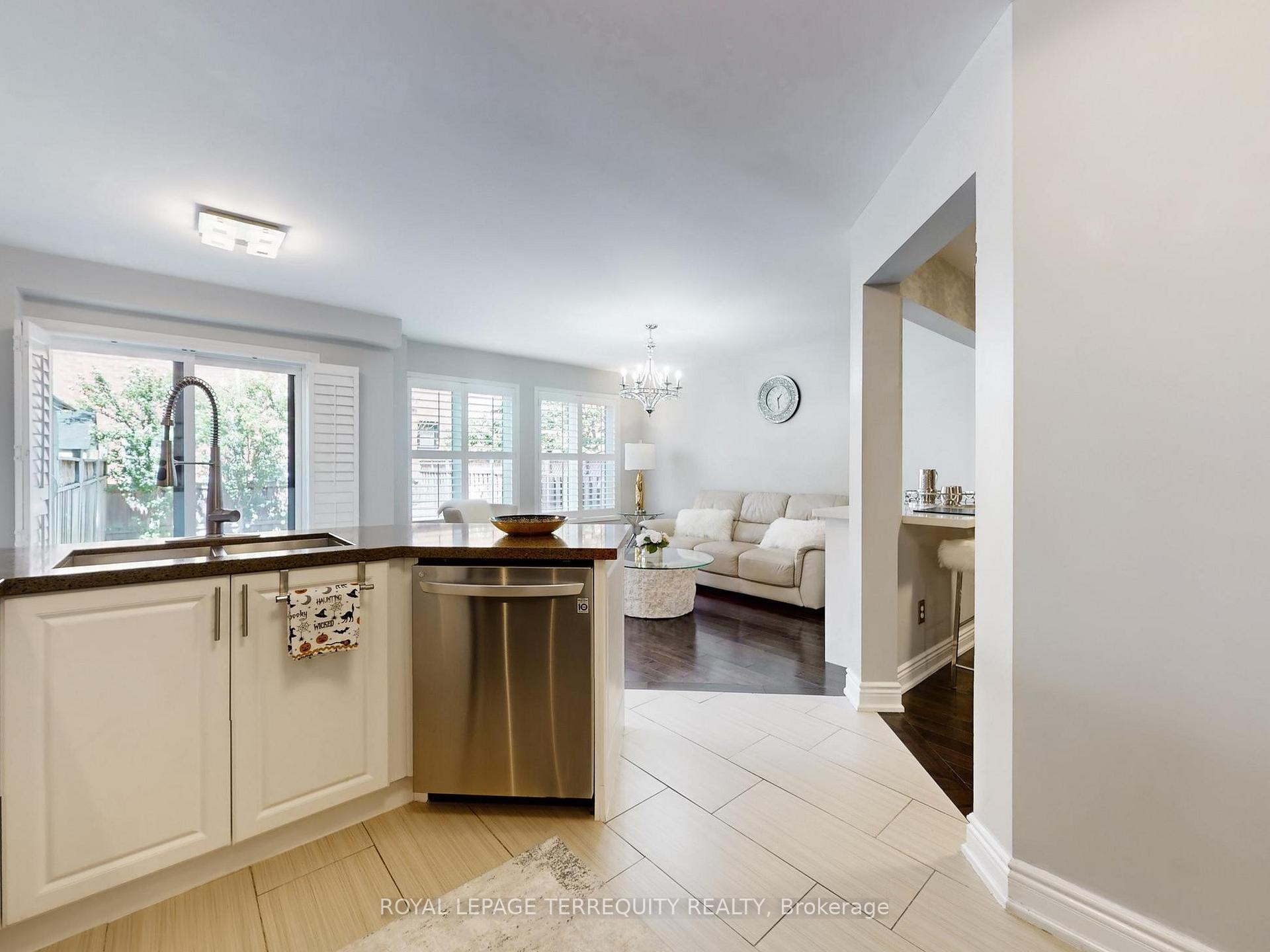 Photo 5 of 51 Tasker Crescent, Ajax, Central — HOMEH