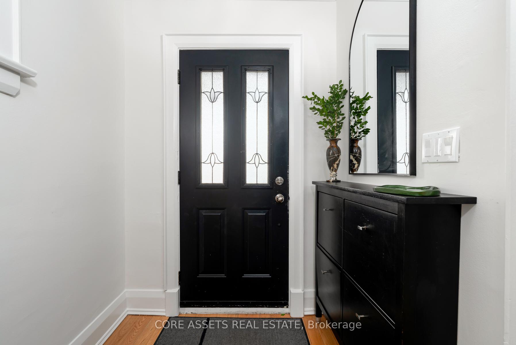 Photo 4 of 16 Gresham Road, Toronto, Mount Pleasant East — HOMEH