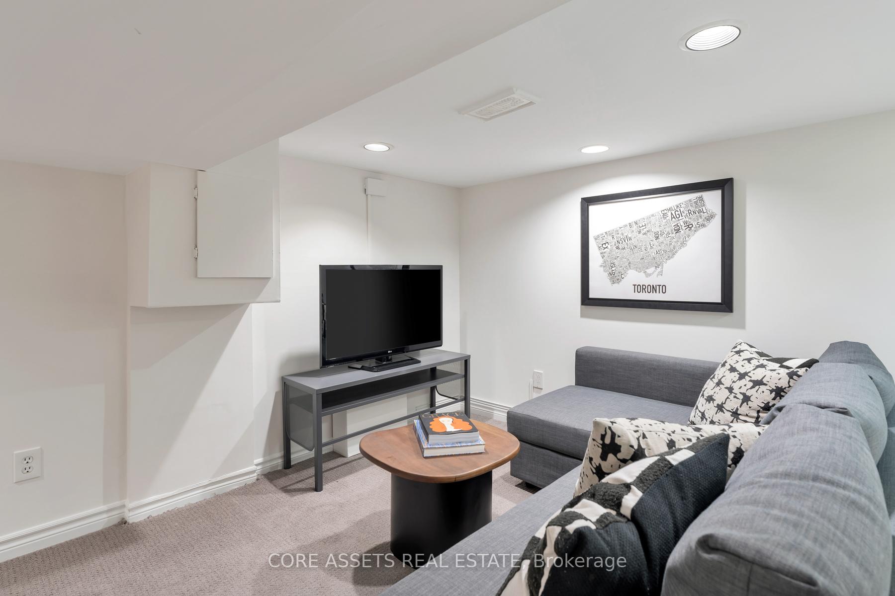 Photo 24 of 16 Gresham Road, Toronto, Mount Pleasant East — HOMEH