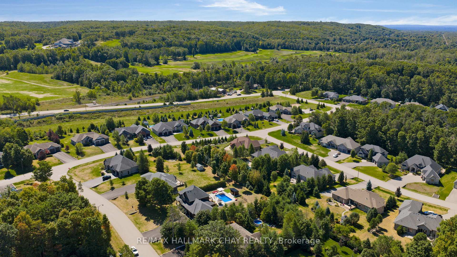 Photo 33 of 10 Roy Hickling Drive, Springwater, Midhurst — HOMEH