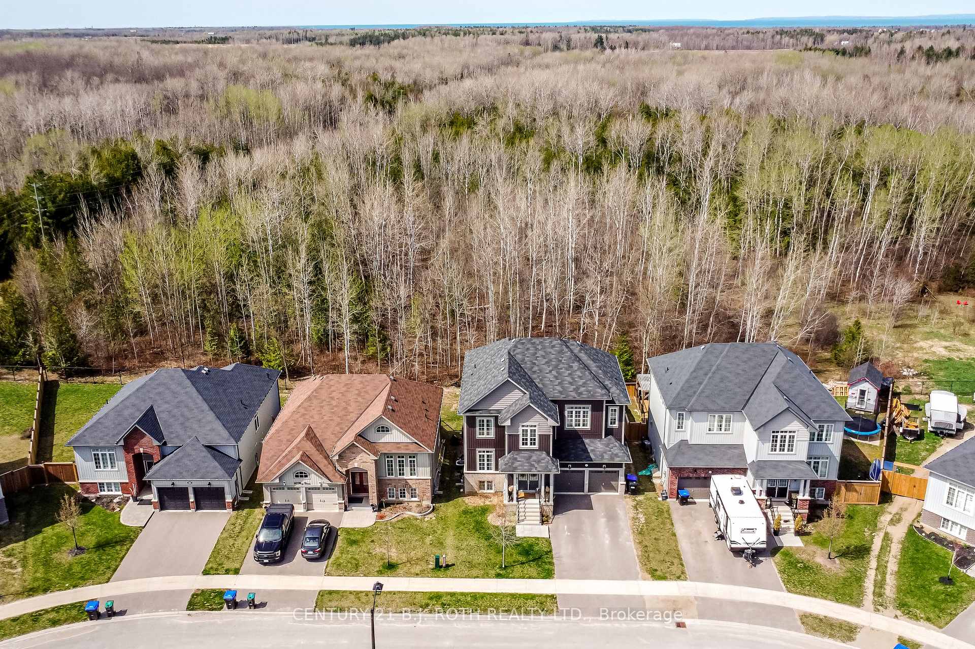 Photo 3 of 215 Roy Drive, Clearview, Stayner — HOMEH