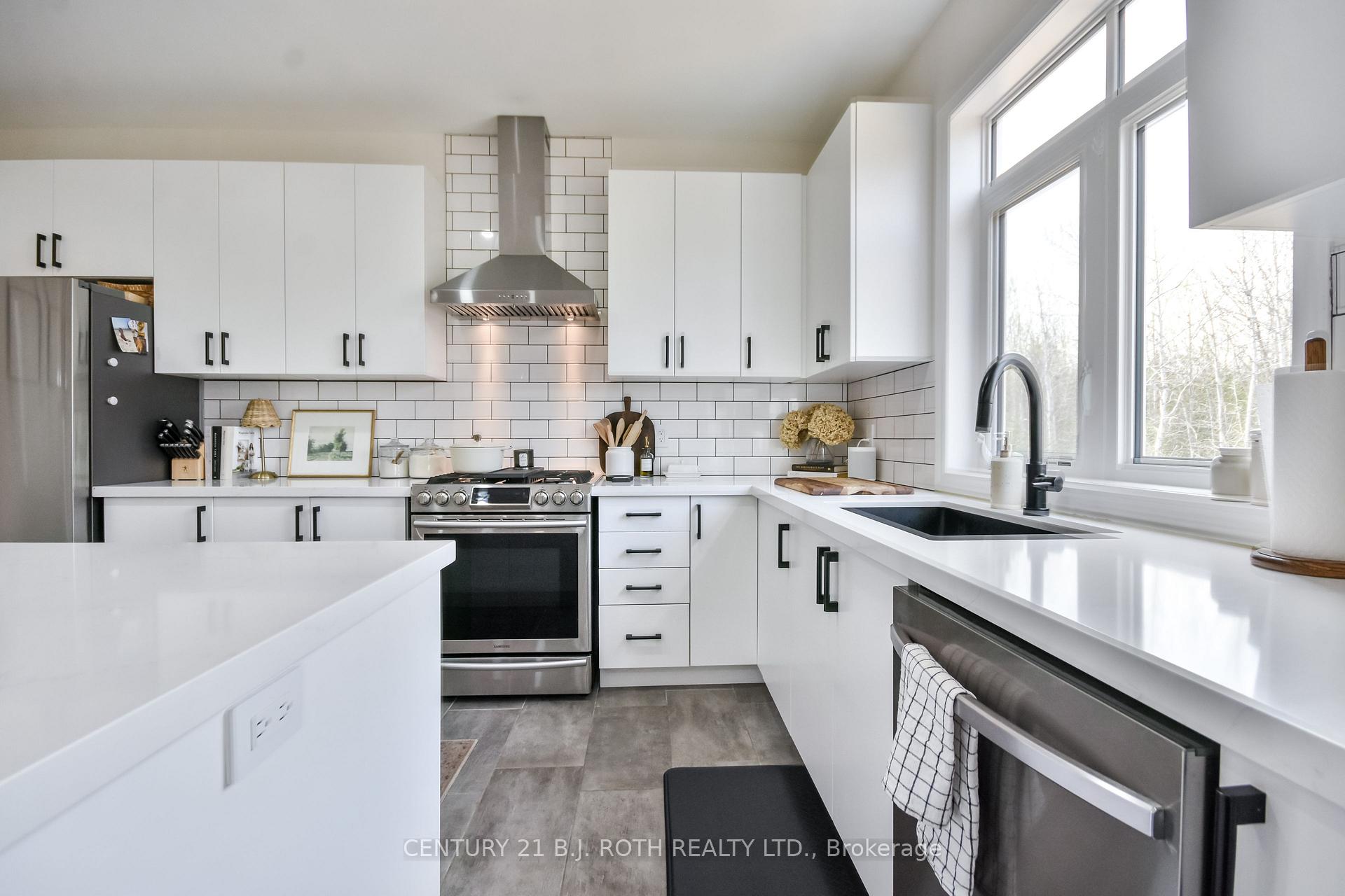 Photo 14 of 215 Roy Drive, Clearview, Stayner — HOMEH