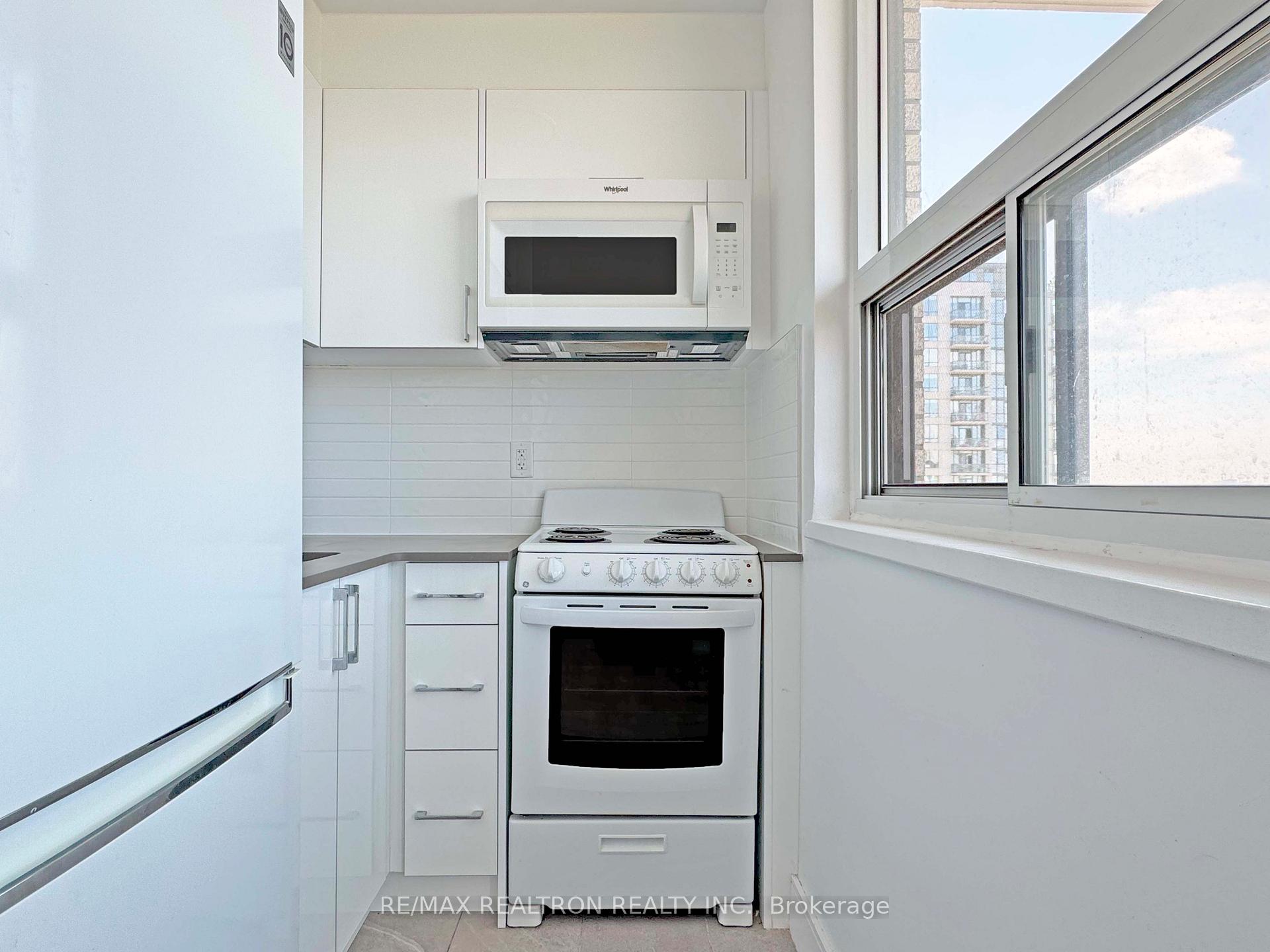 Photo 8 of Unit 1401, 1500 Bathurst Street, Toronto, Humewood-Cedarvale — HOMEH