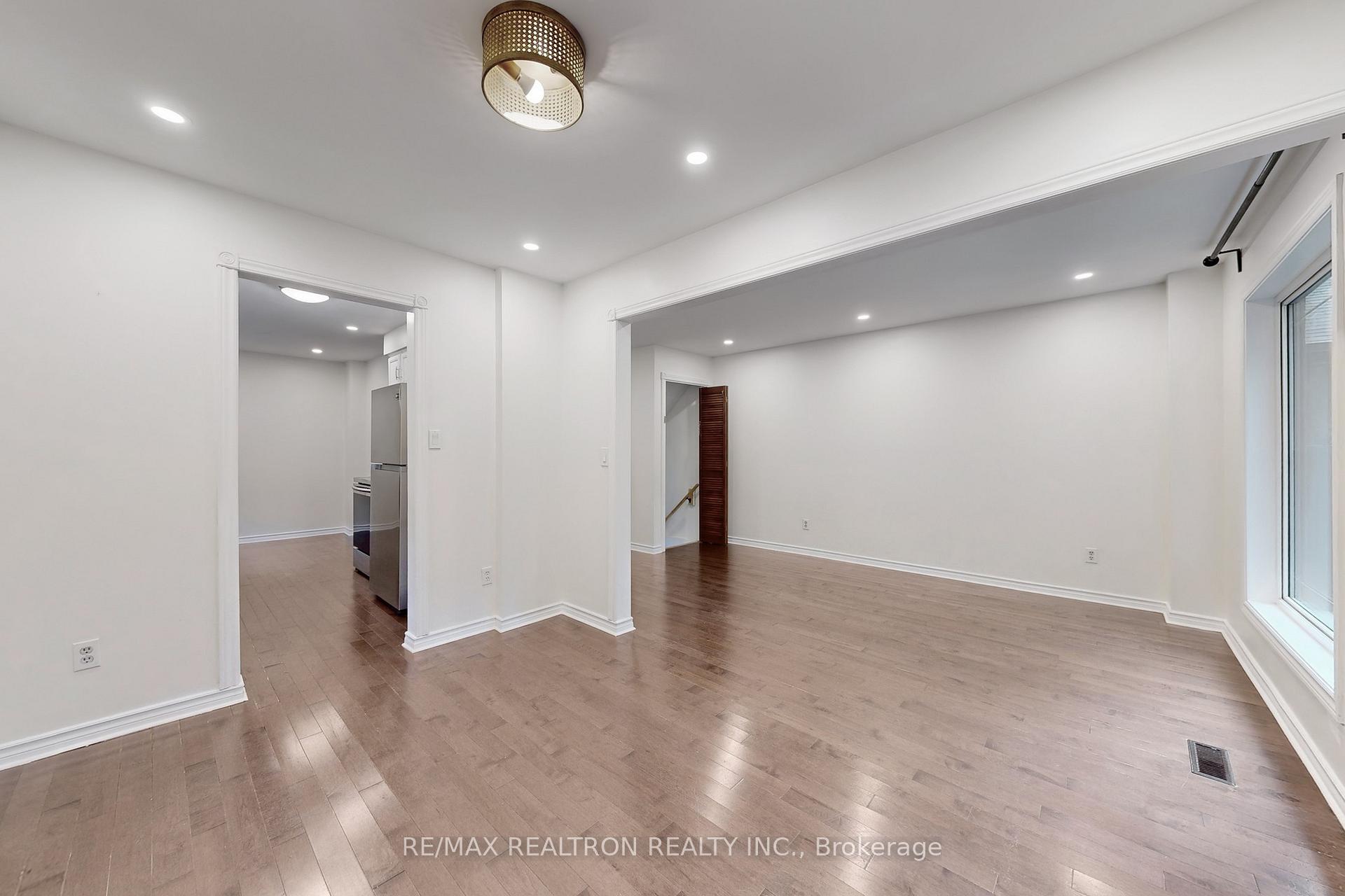 Photo 8 of 74 Trothen Circle, Markham, Markham Village — HOMEH
