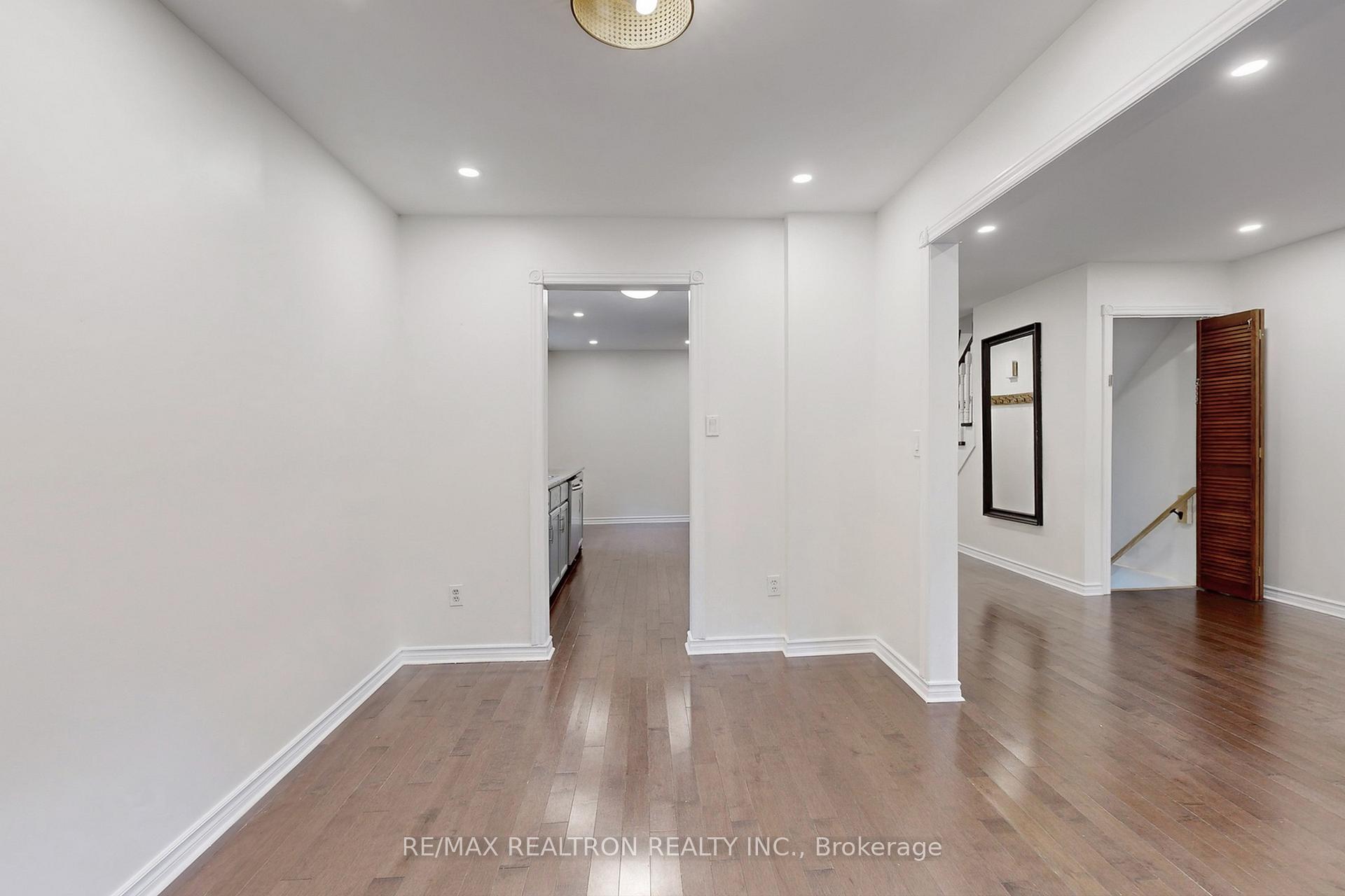 Photo 7 of 74 Trothen Circle, Markham, Markham Village — HOMEH