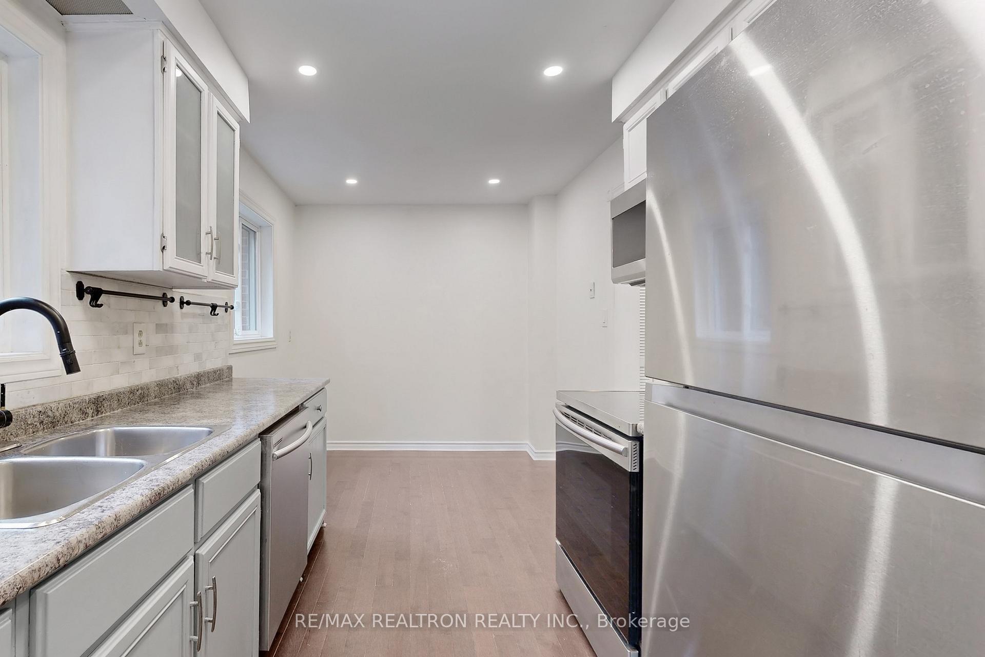 Photo 9 of 74 Trothen Circle, Markham, Markham Village — HOMEH
