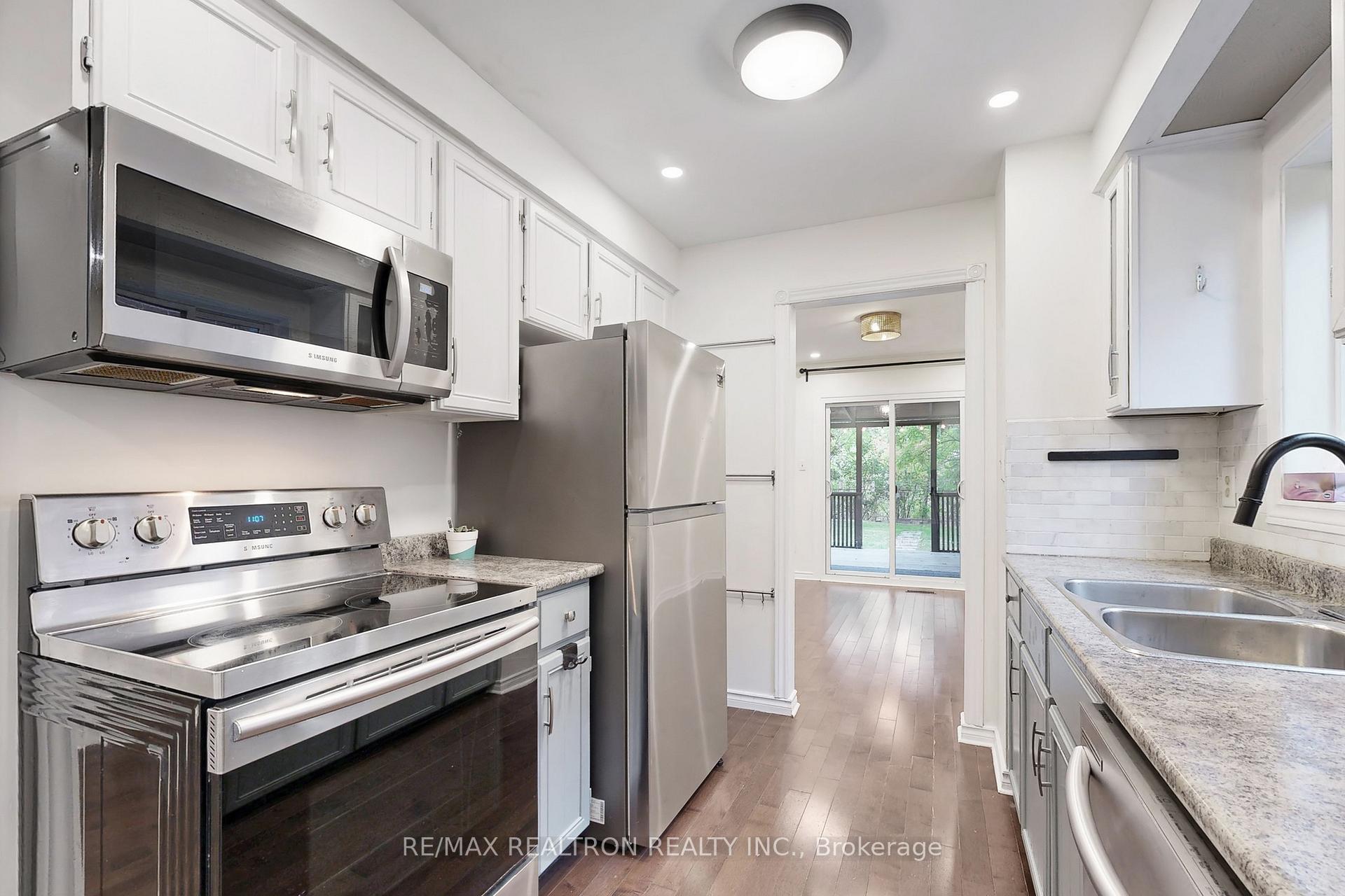 Photo 11 of 74 Trothen Circle, Markham, Markham Village — HOMEH