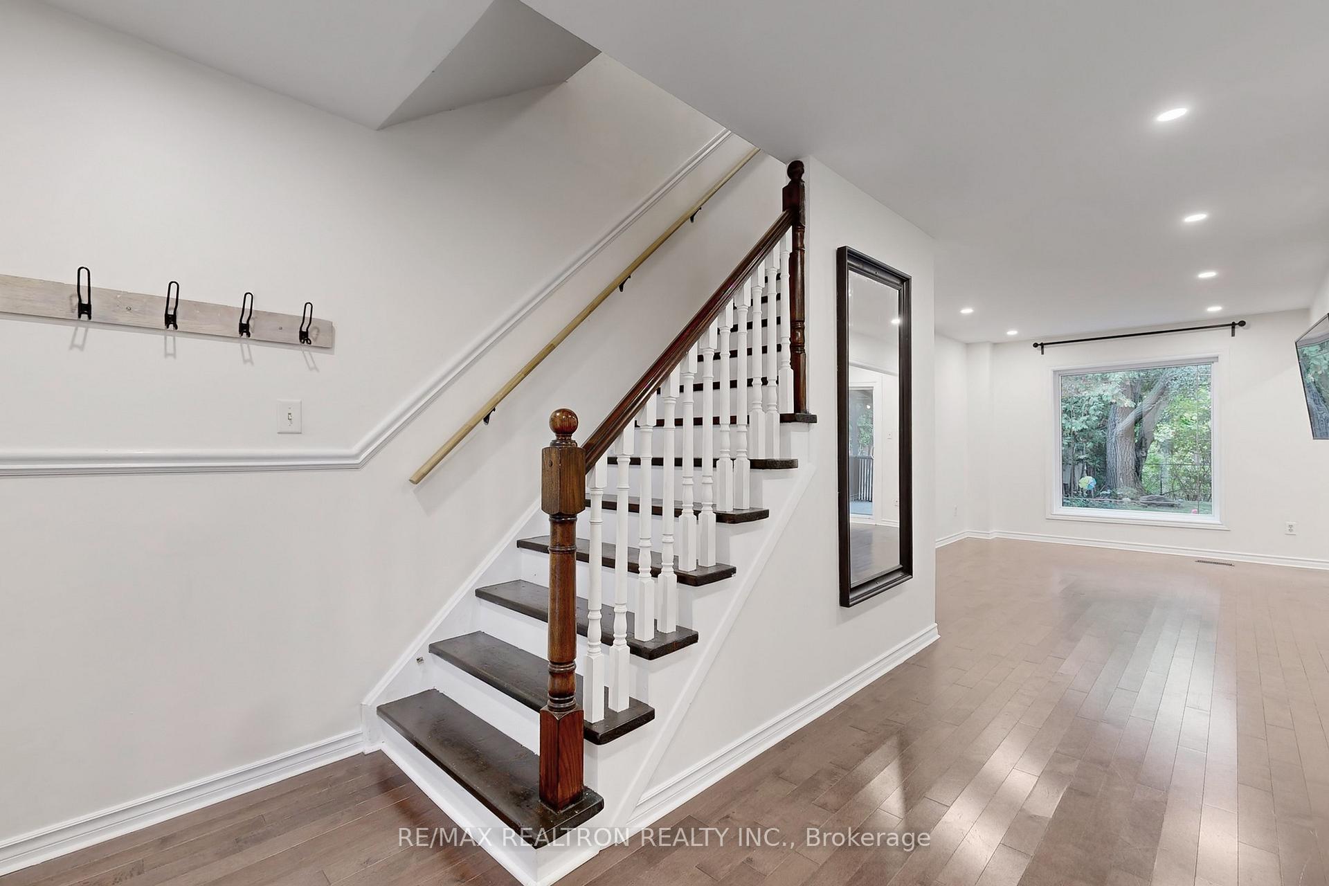 Photo 26 of 74 Trothen Circle, Markham, Markham Village — HOMEH