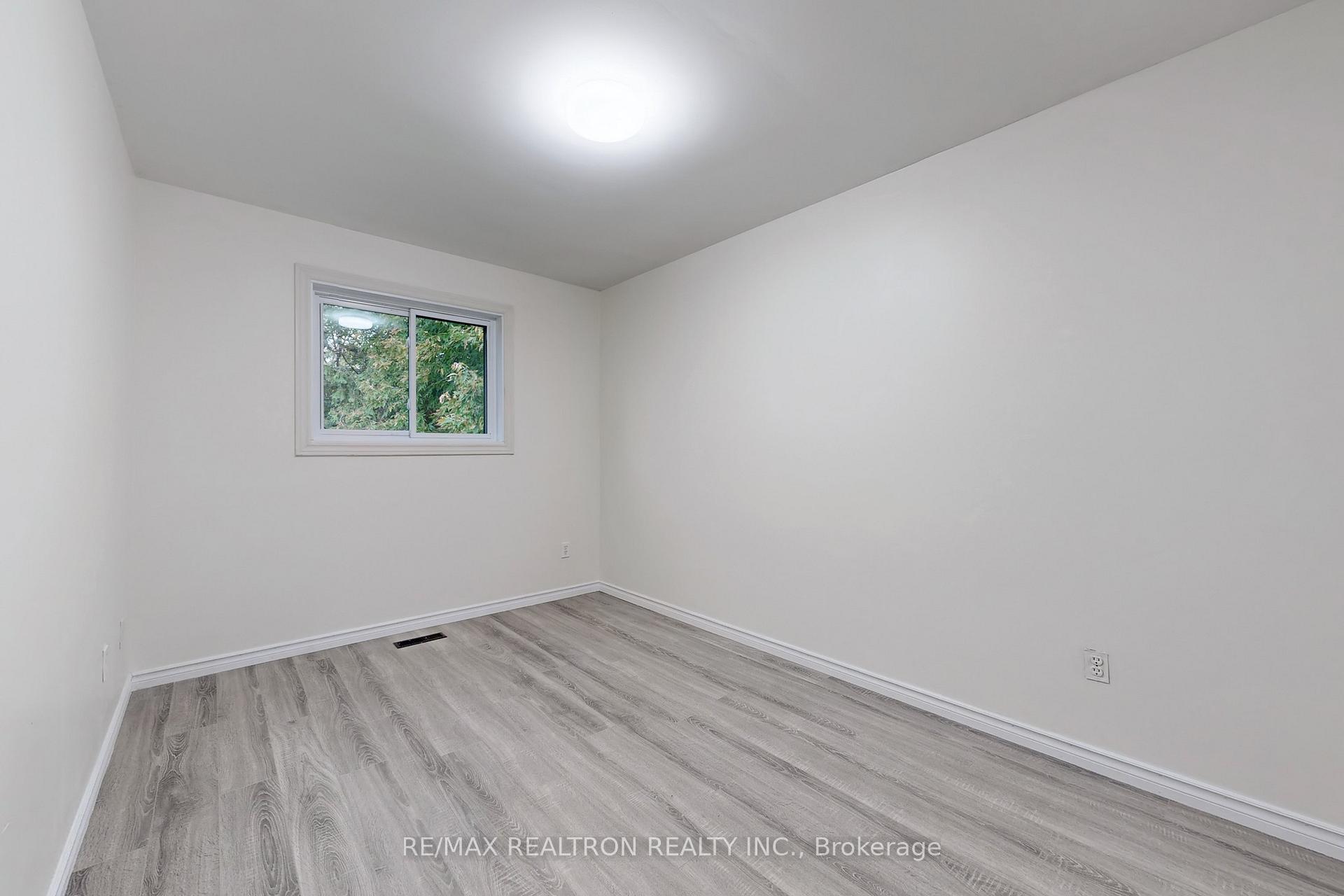 Photo 15 of 74 Trothen Circle, Markham, Markham Village — HOMEH