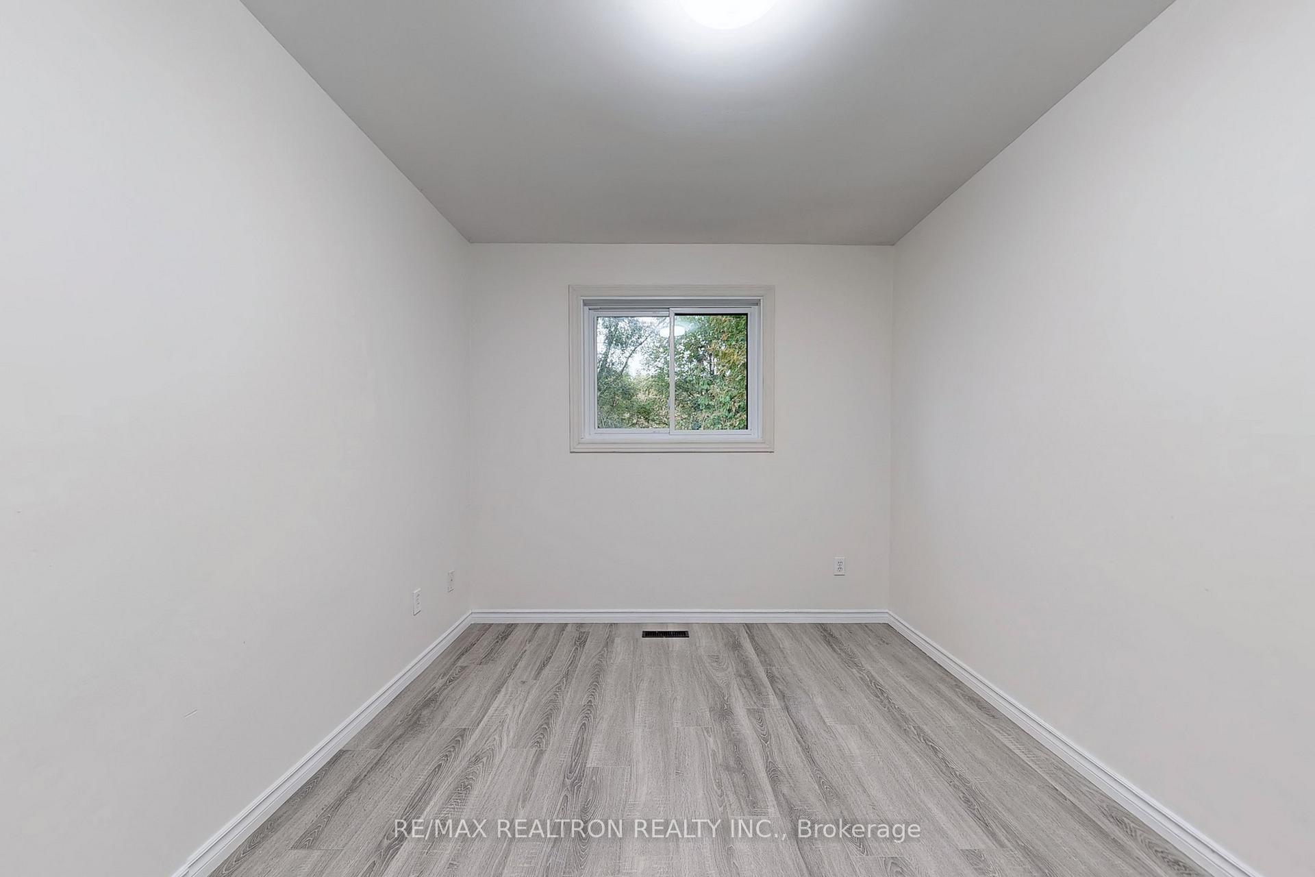 Photo 16 of 74 Trothen Circle, Markham, Markham Village — HOMEH