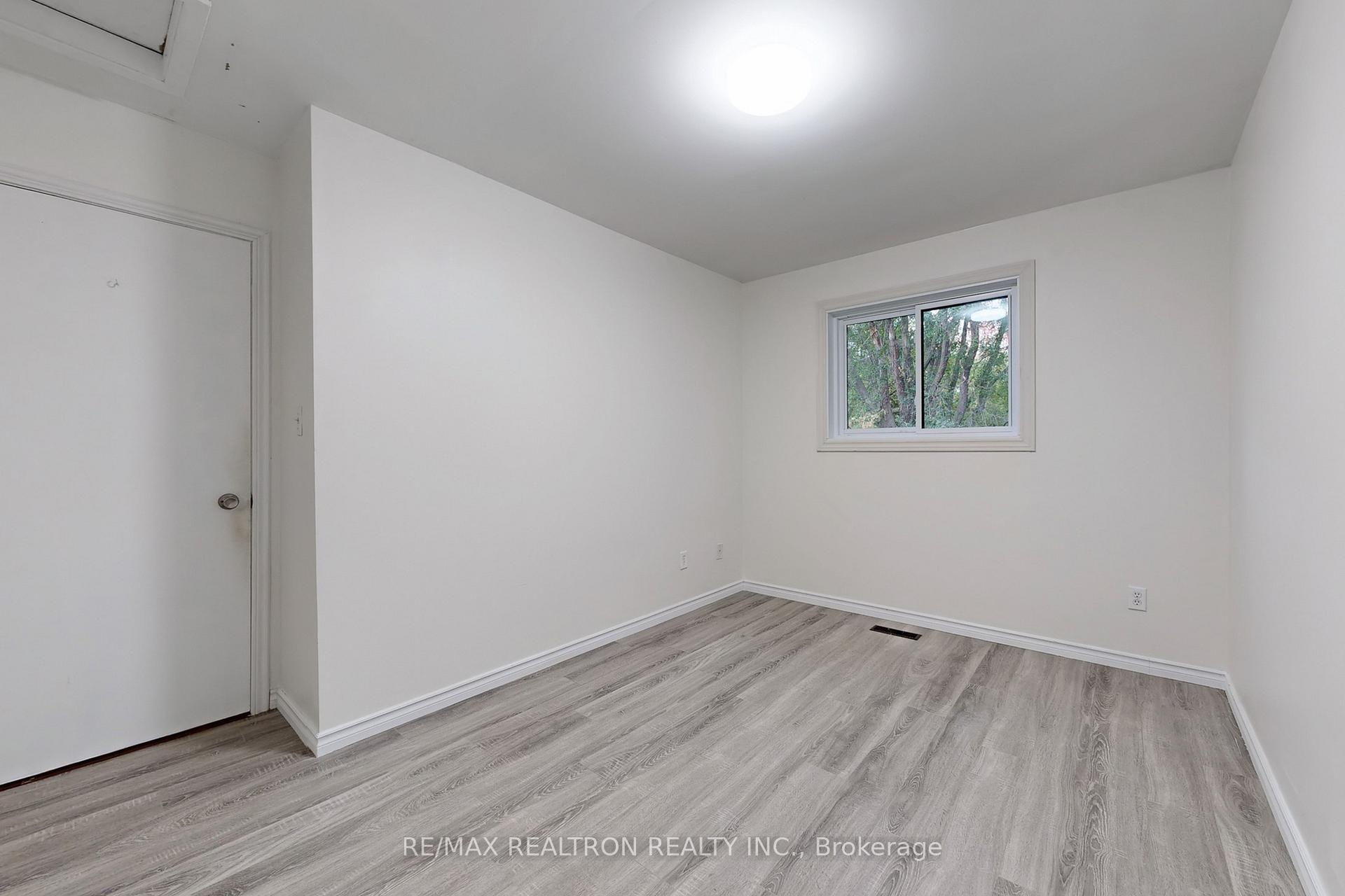 Photo 19 of 74 Trothen Circle, Markham, Markham Village — HOMEH