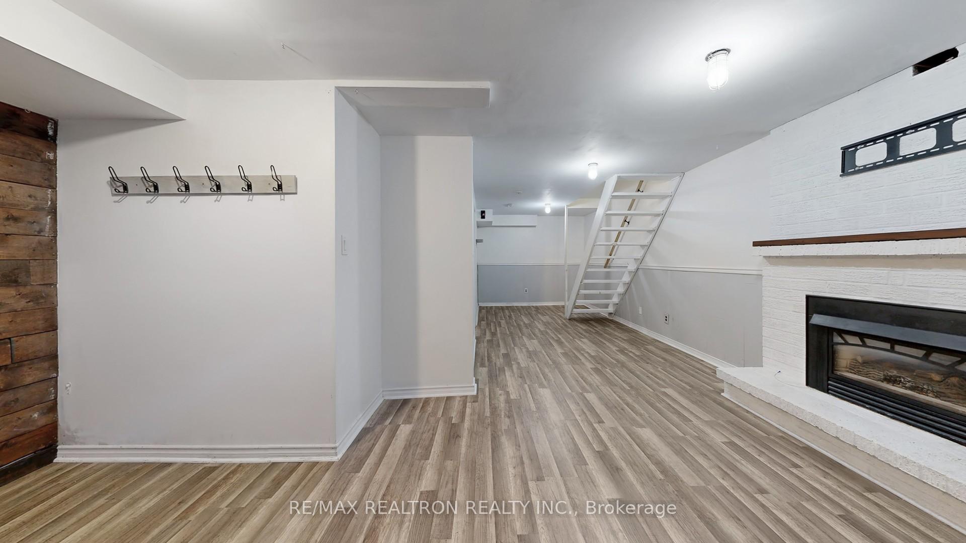 Photo 36 of 74 Trothen Circle, Markham, Markham Village — HOMEH