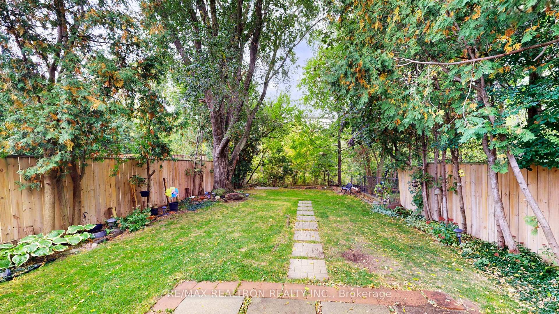 Photo 43 of 74 Trothen Circle, Markham, Markham Village — HOMEH