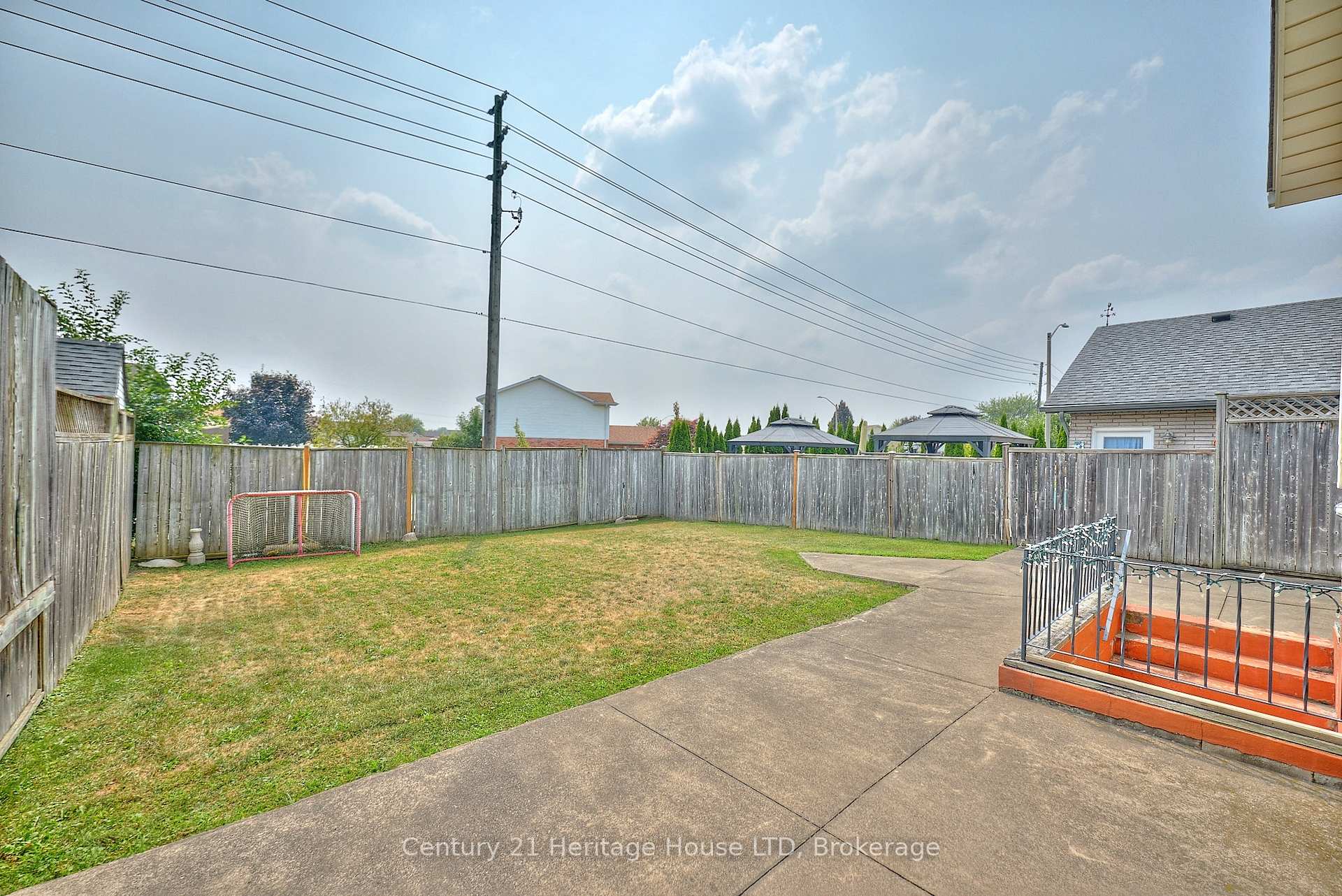 Photo 4 of 7724 Donlee Drive, Niagara Falls, Ascot — HOMEH
