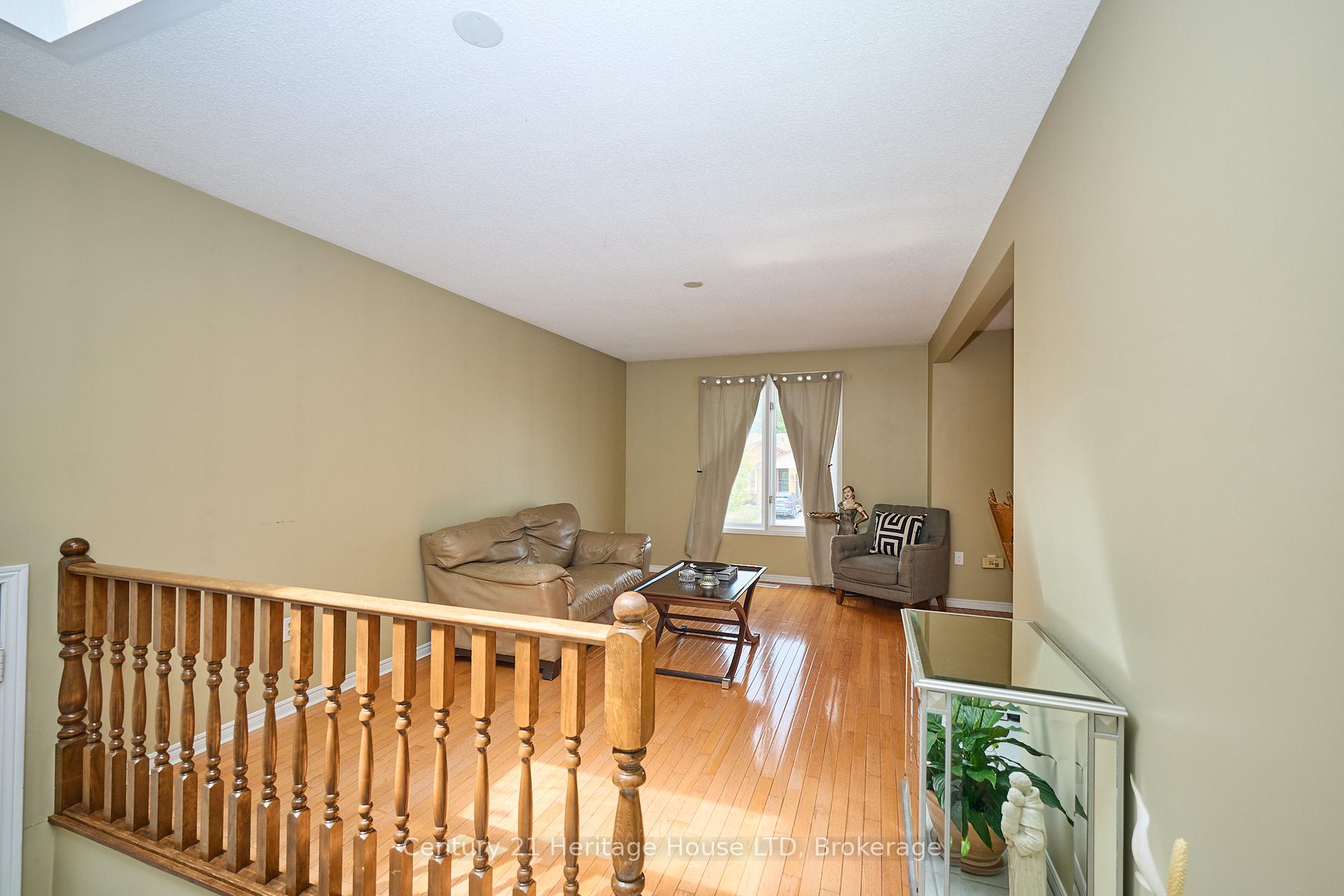 Photo 5 of 7724 Donlee Drive, Niagara Falls, Ascot — HOMEH