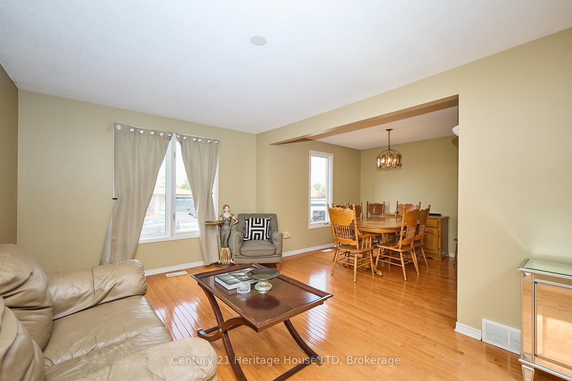 Photo 12 of 7724 Donlee Drive, Niagara Falls, Ascot — HOMEH