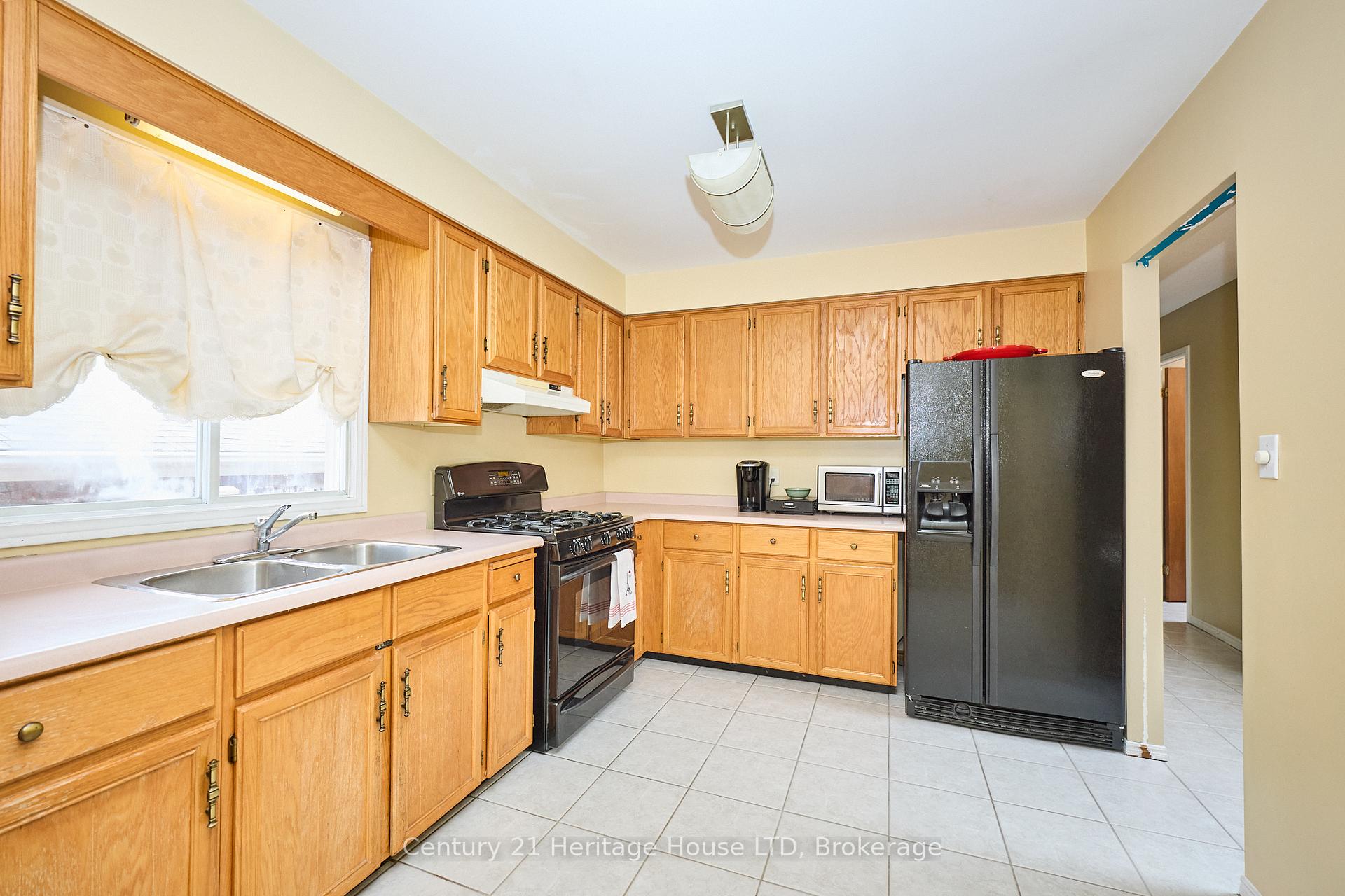 Photo 6 of 7724 Donlee Drive, Niagara Falls, Ascot — HOMEH