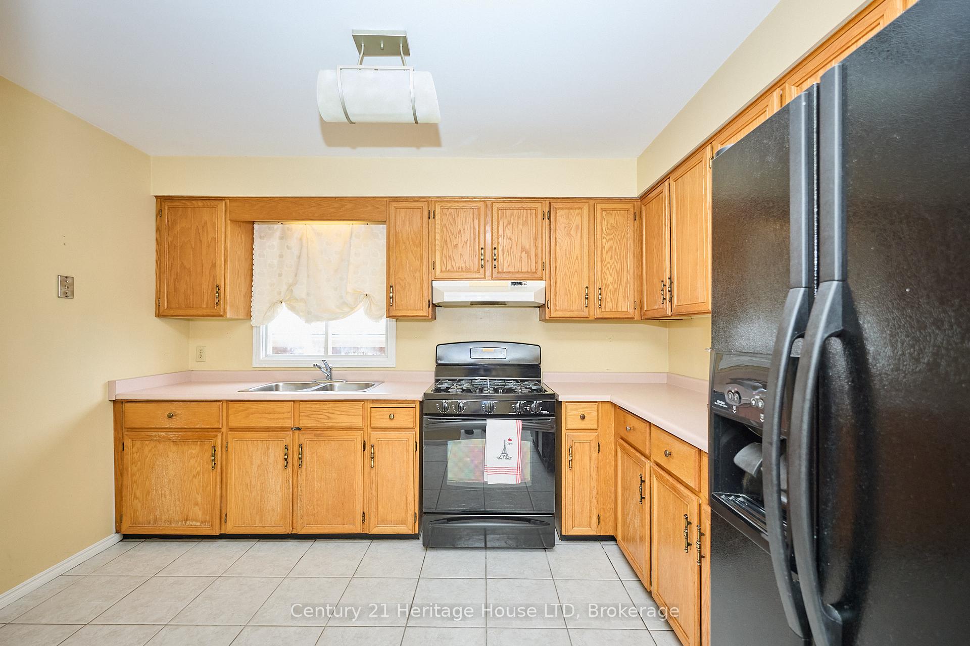 Photo 7 of 7724 Donlee Drive, Niagara Falls, Ascot — HOMEH