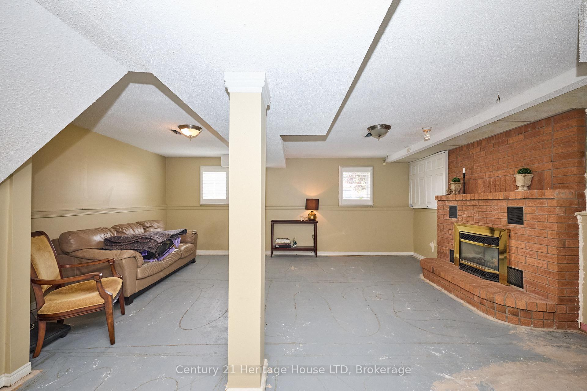 Photo 11 of 7724 Donlee Drive, Niagara Falls, Ascot — HOMEH