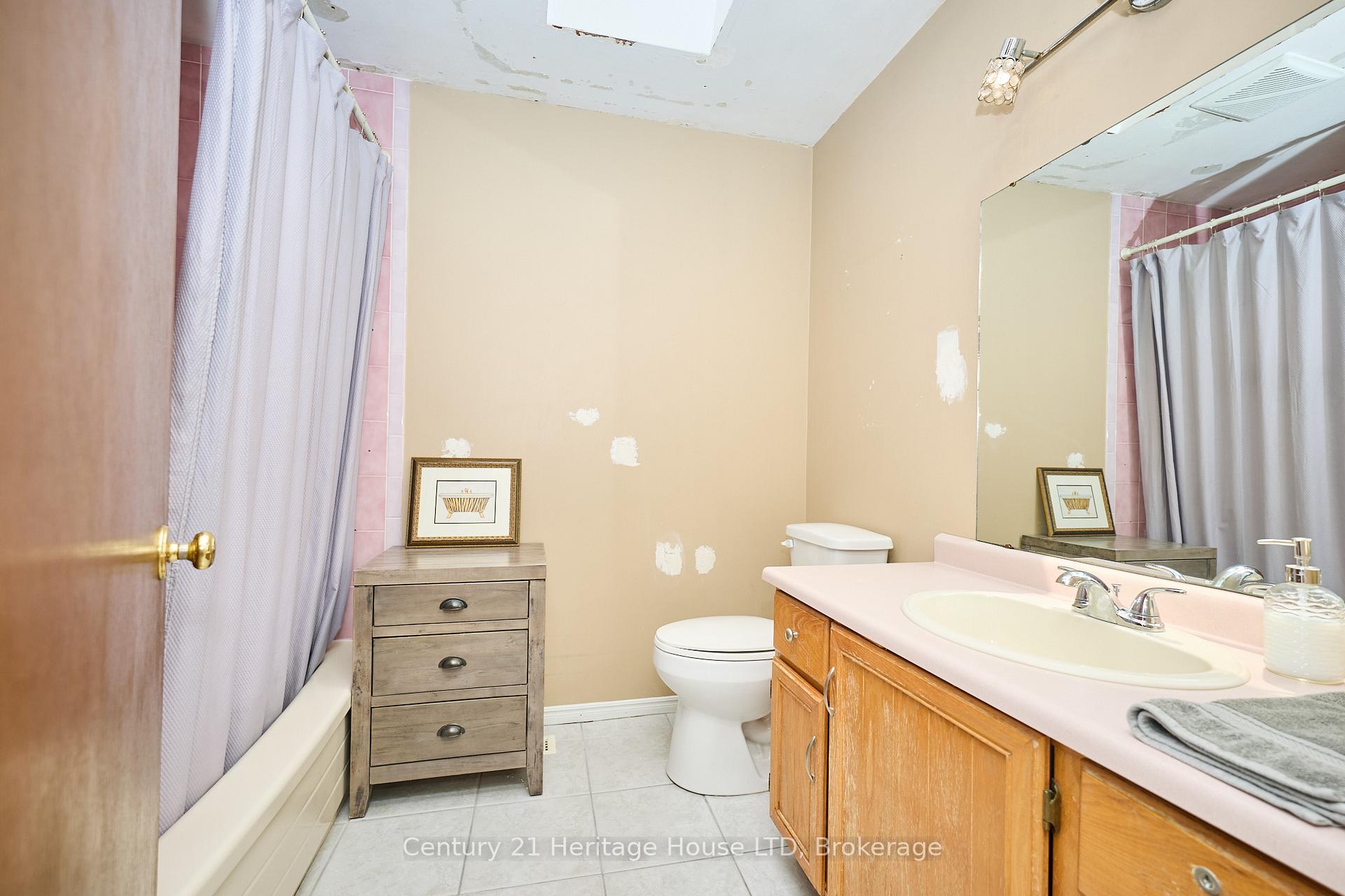 Photo 15 of 7724 Donlee Drive, Niagara Falls, Ascot — HOMEH