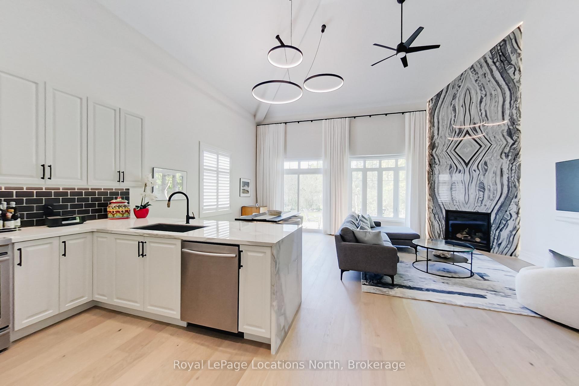 Photo 2 of 128 Rankin's Crescent, Blue Mountains — HOMEH