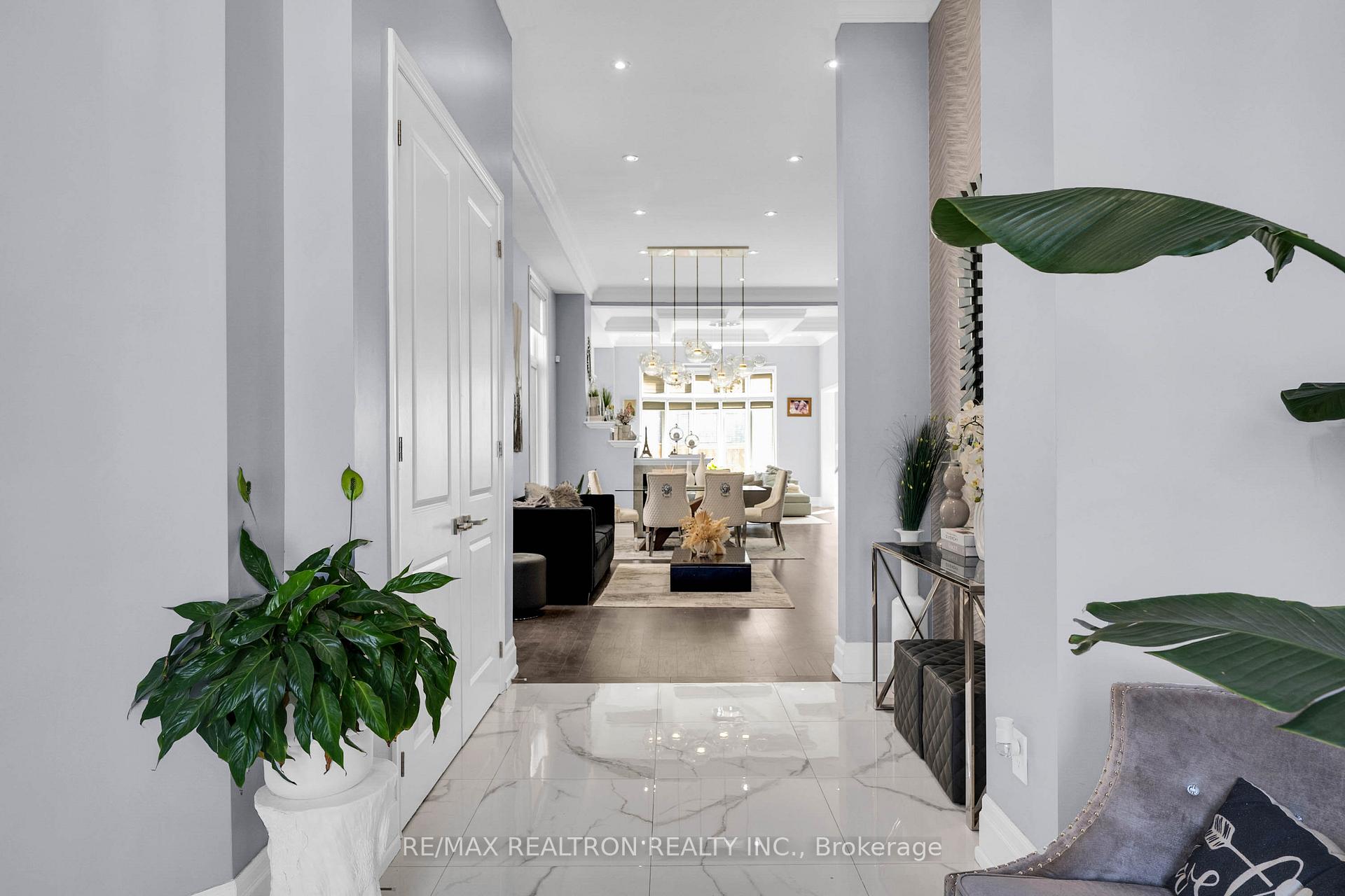 Photo 10 of 15 Cannes Avenue E, Vaughan, Vellore Village — HOMEH