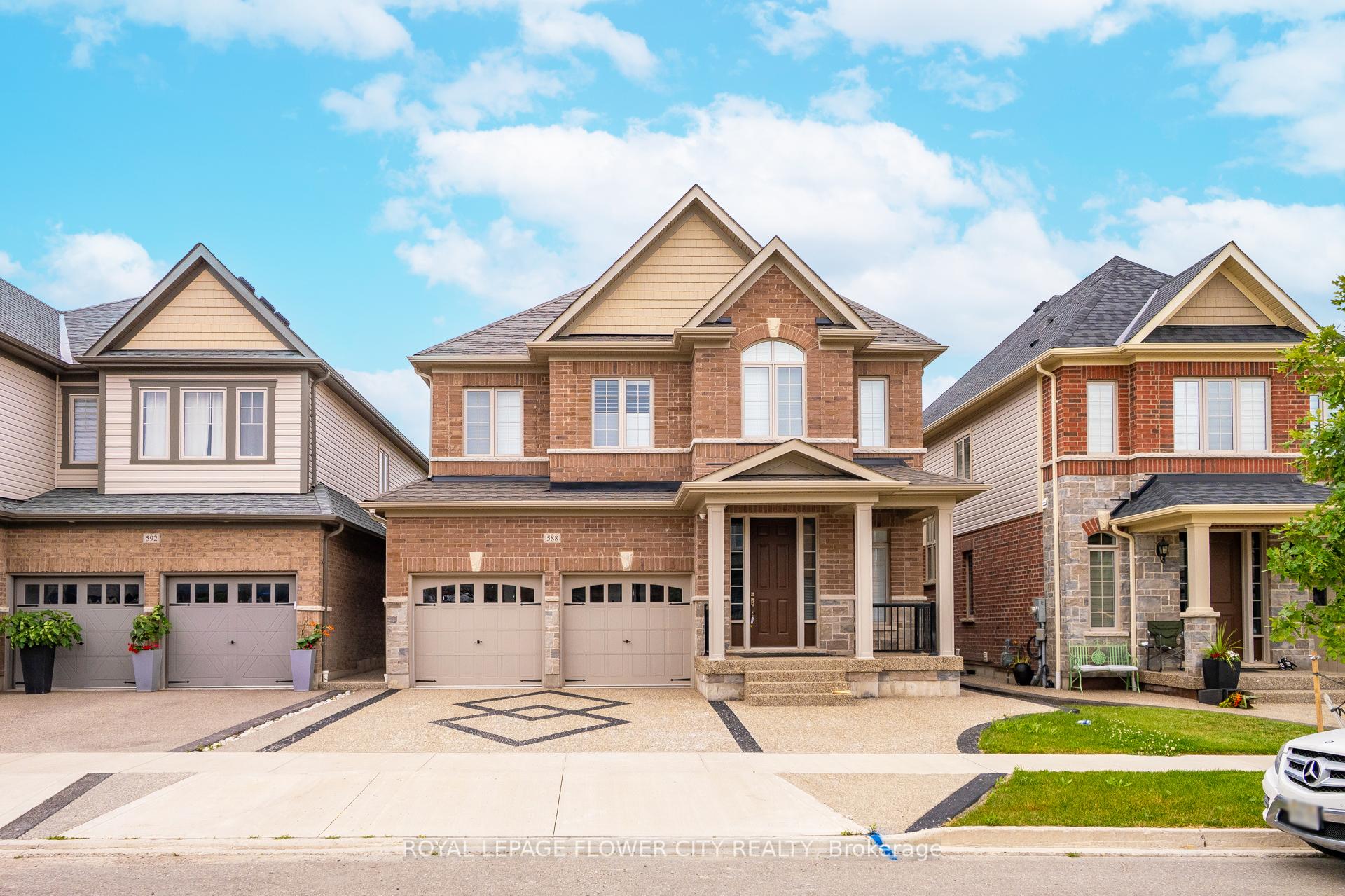 Front of 588 Beckview Crescent
