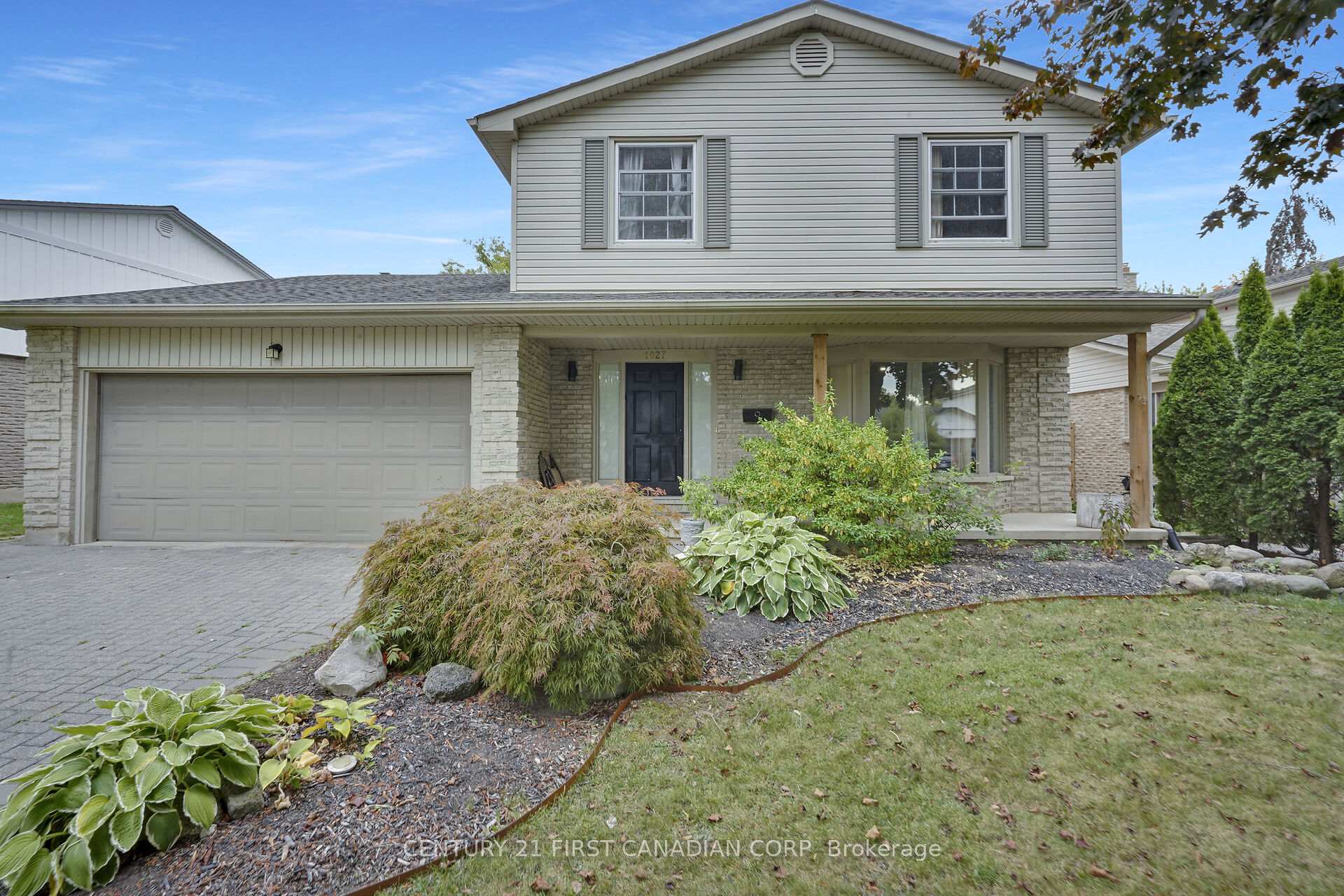 Front of 1027 Flintlock Court N