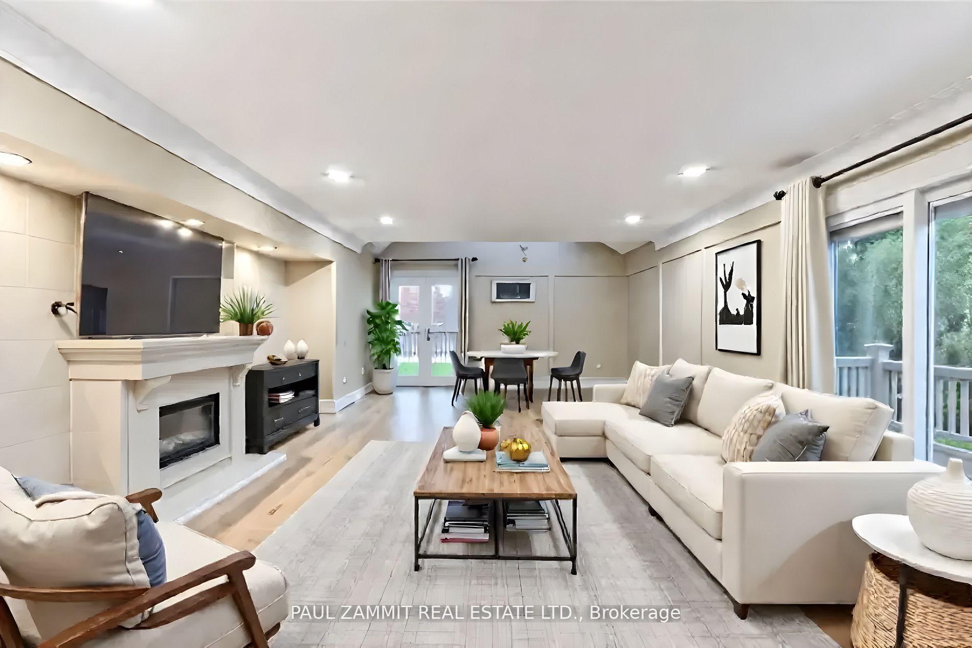 Photo 3 of 20 Ladyslipper Court, Markham, Bayview Glen — HOMEH