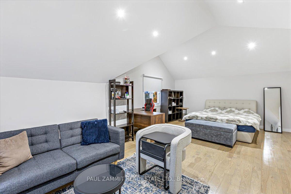 Photo 4 of 20 Ladyslipper Court, Markham, Bayview Glen — HOMEH