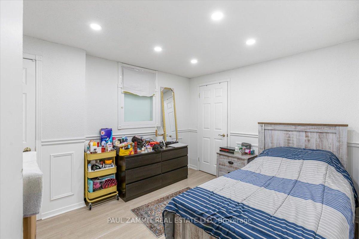 Photo 6 of 20 Ladyslipper Court, Markham, Bayview Glen — HOMEH