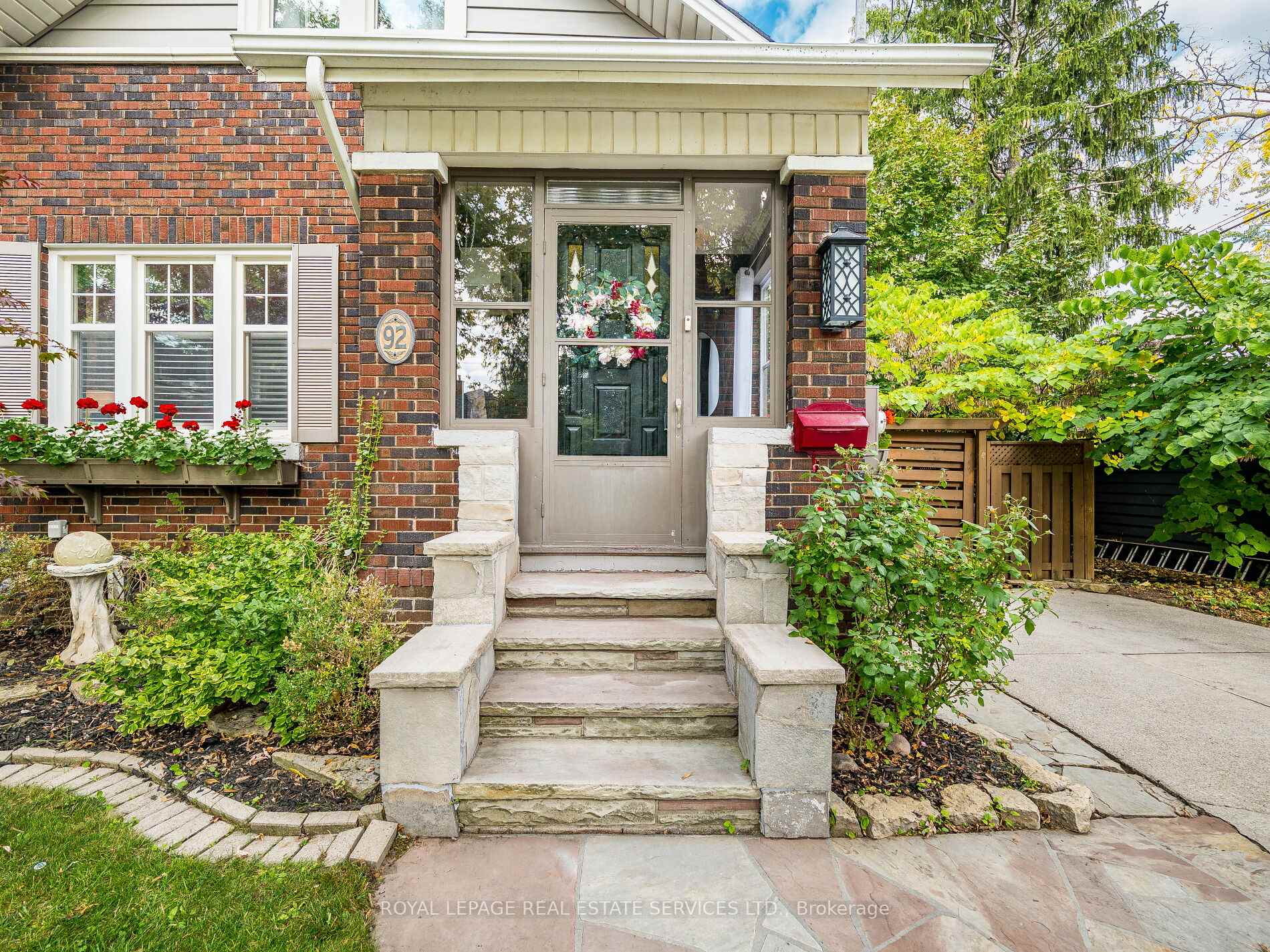 Photo 14 of 92 Mill Street S, Brampton, Downtown Brampton — HOMEH