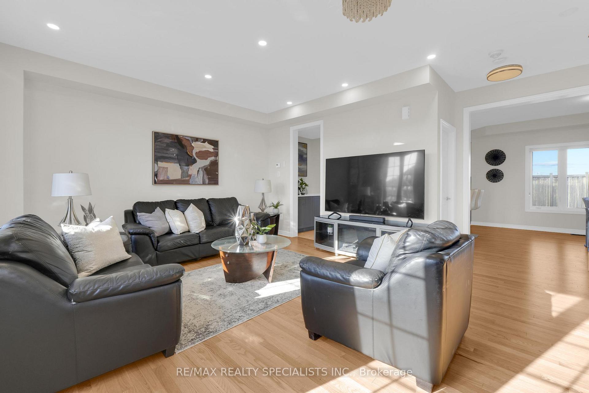 Photo 4 of 294 Fasken Court, Milton, Clarke — HOMEH